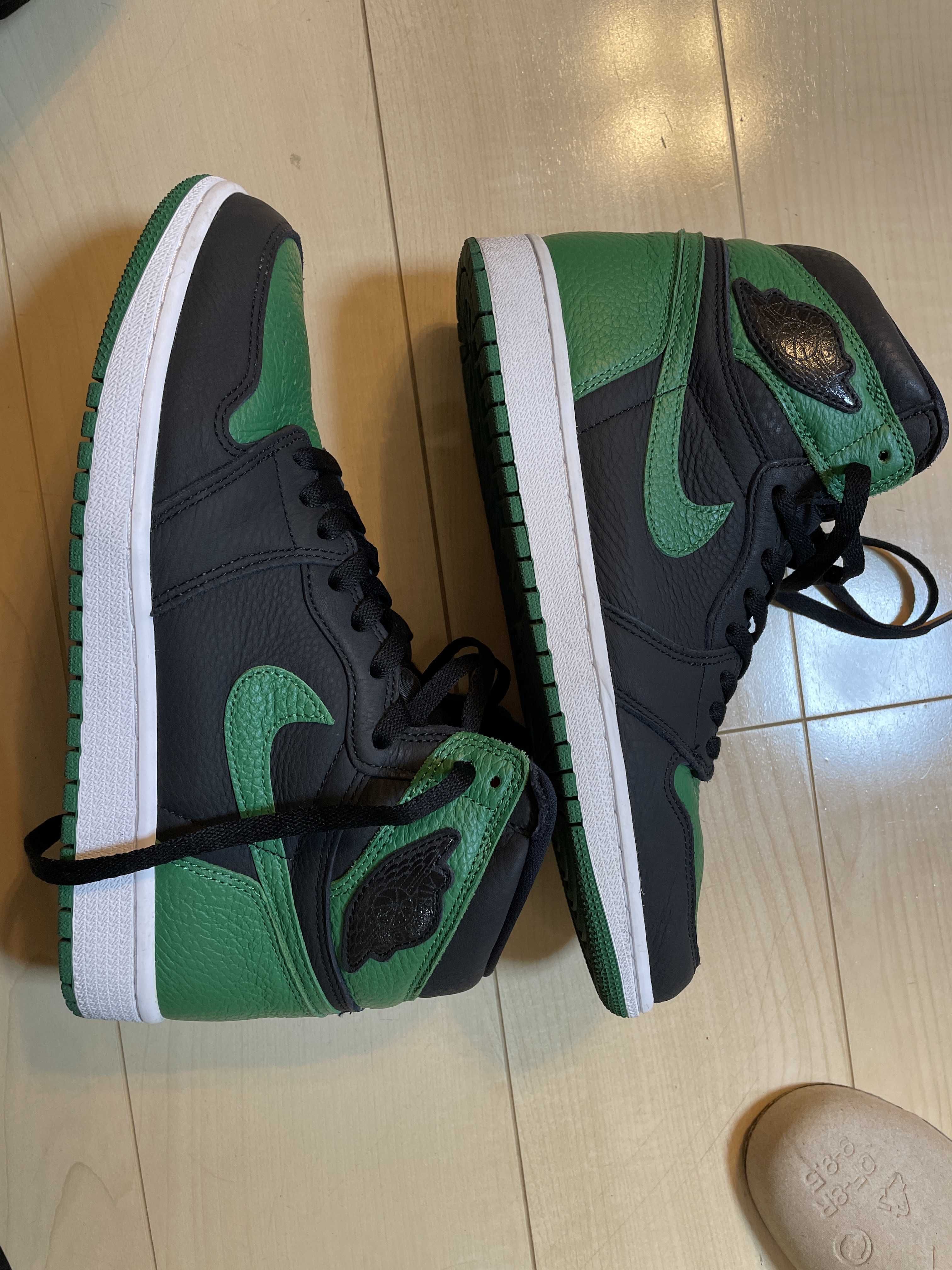Nike Air Jordan 1 Retro High OG "Black/Pine Green" (2020)