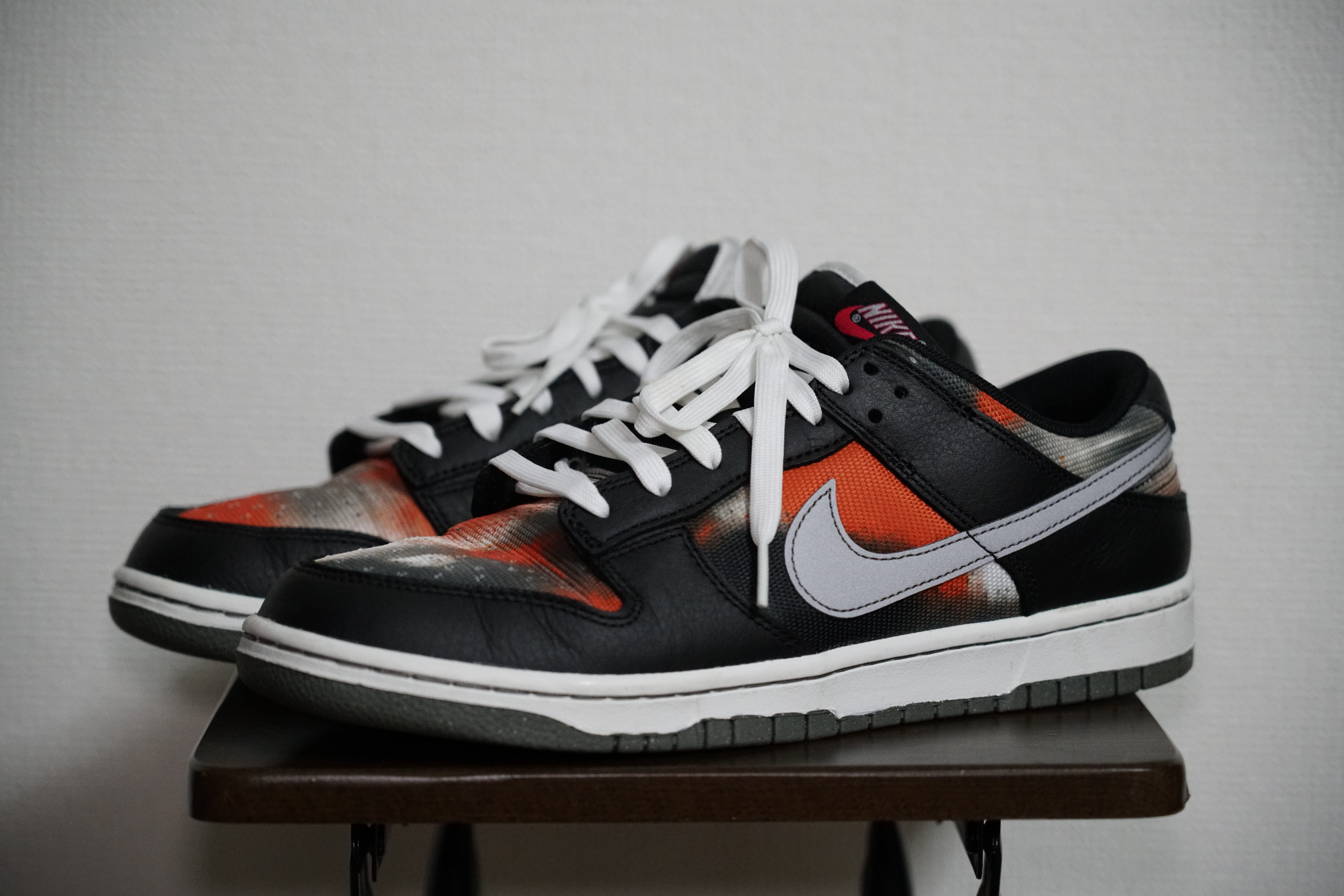 Nike Dunk Low Graffiti "Black/Red"