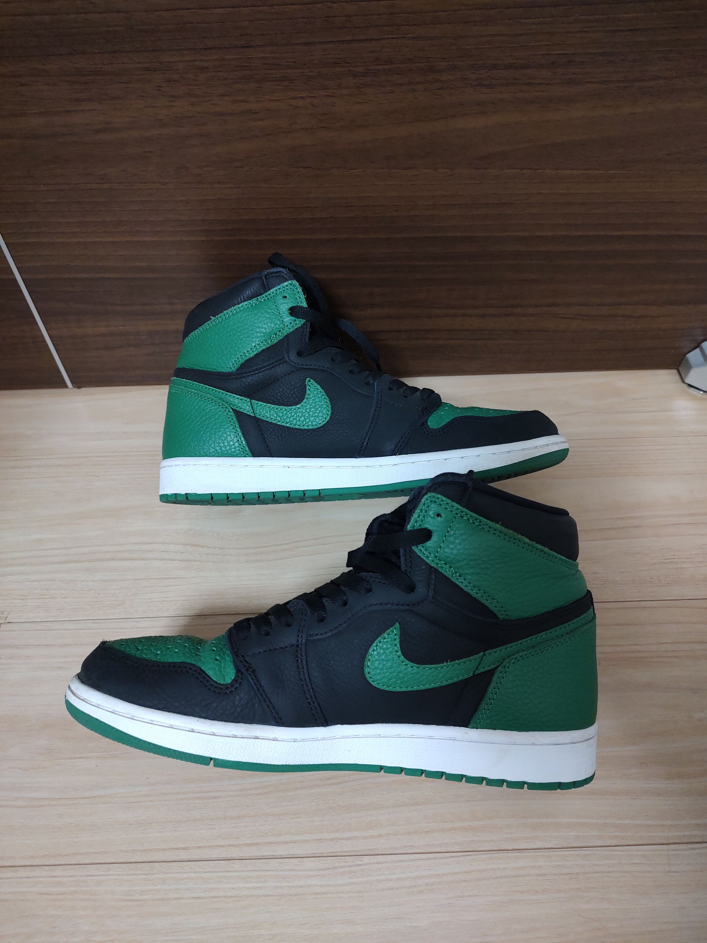Nike Air Jordan 1 Retro High OG "Black/Pine Green" (2020)