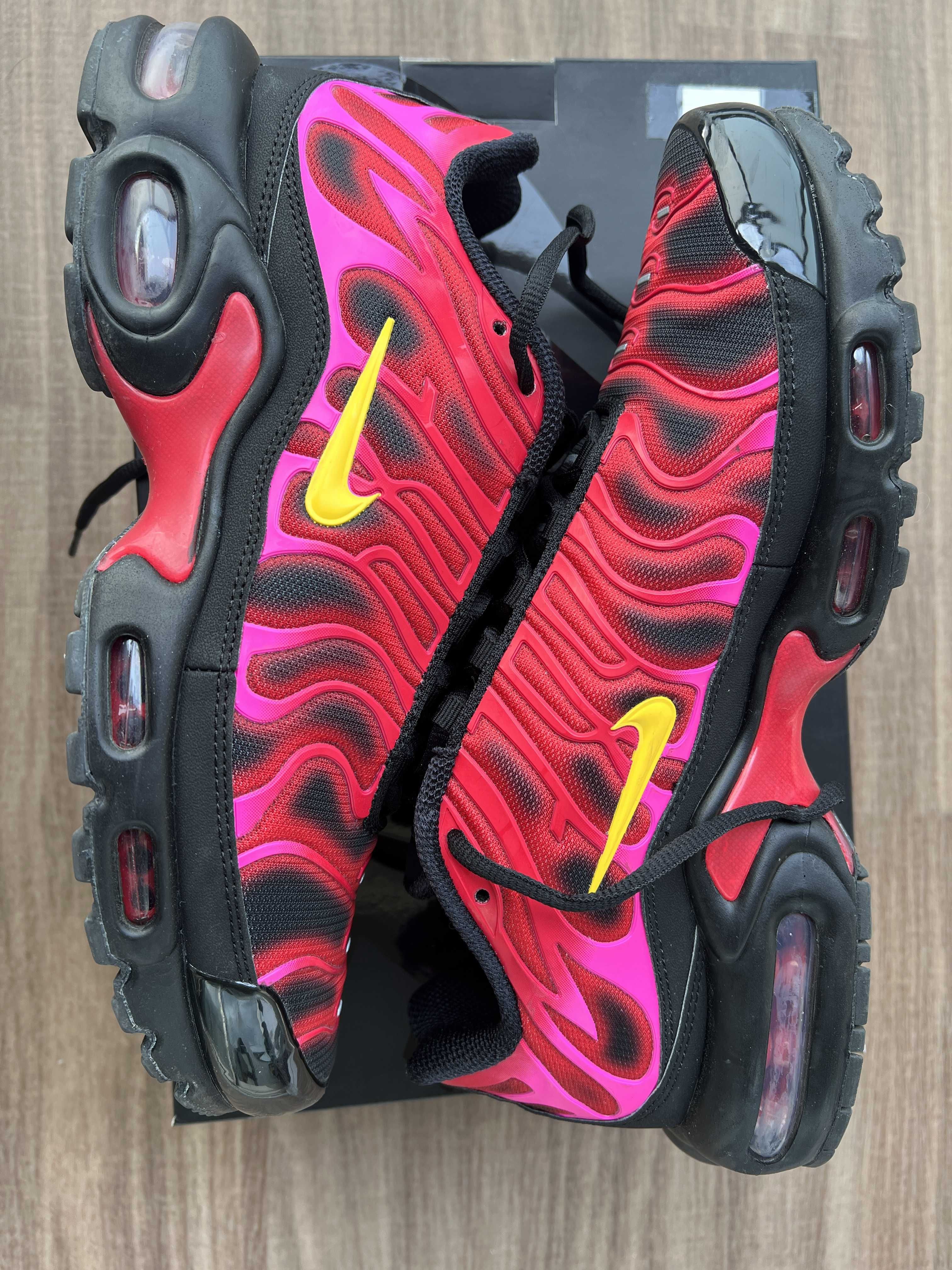 Supreme × Nike Air Max Plus "Hyper Grape"