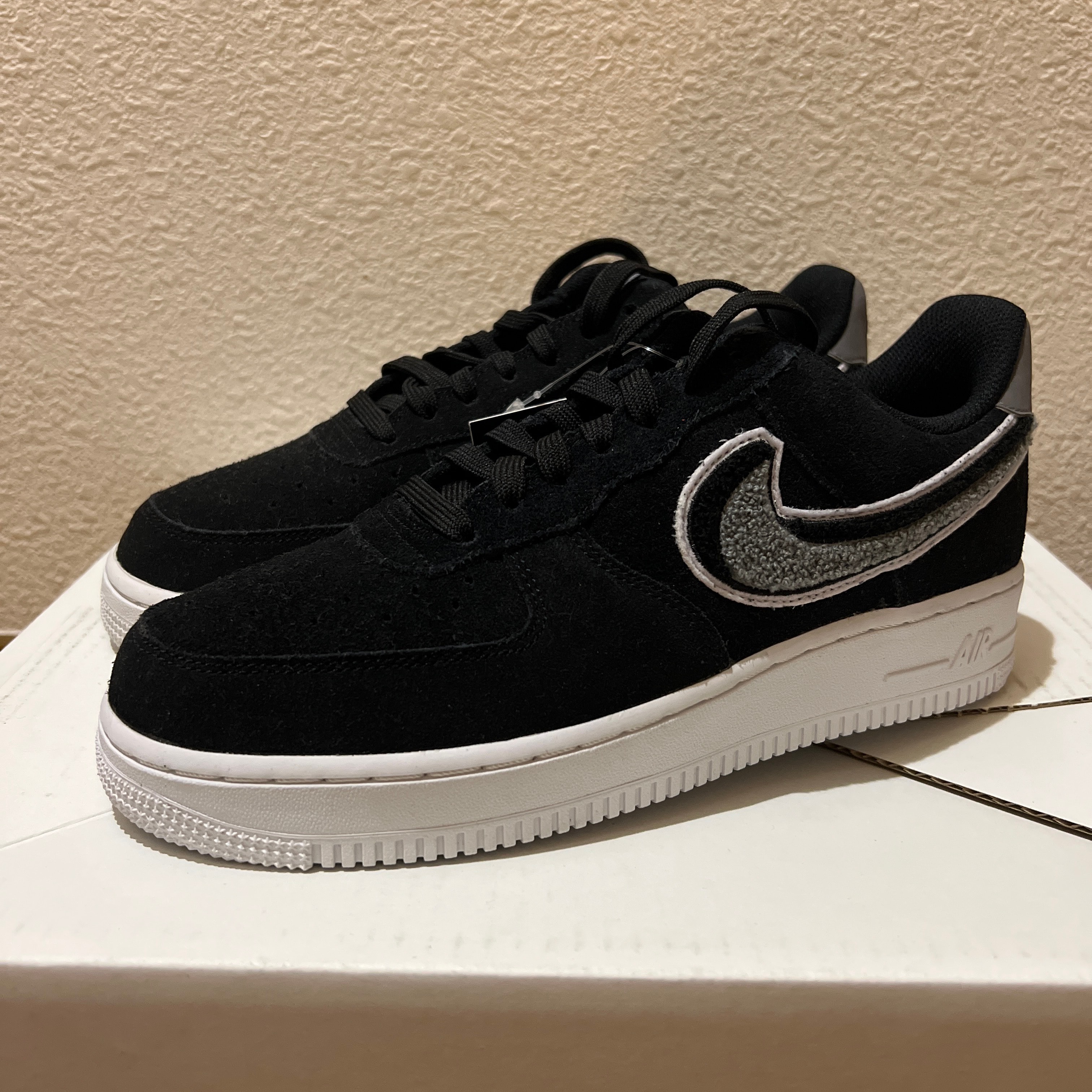 ナイキ エアフォース ロー "3D シェニール スウッシュ ブラック クール グレー"