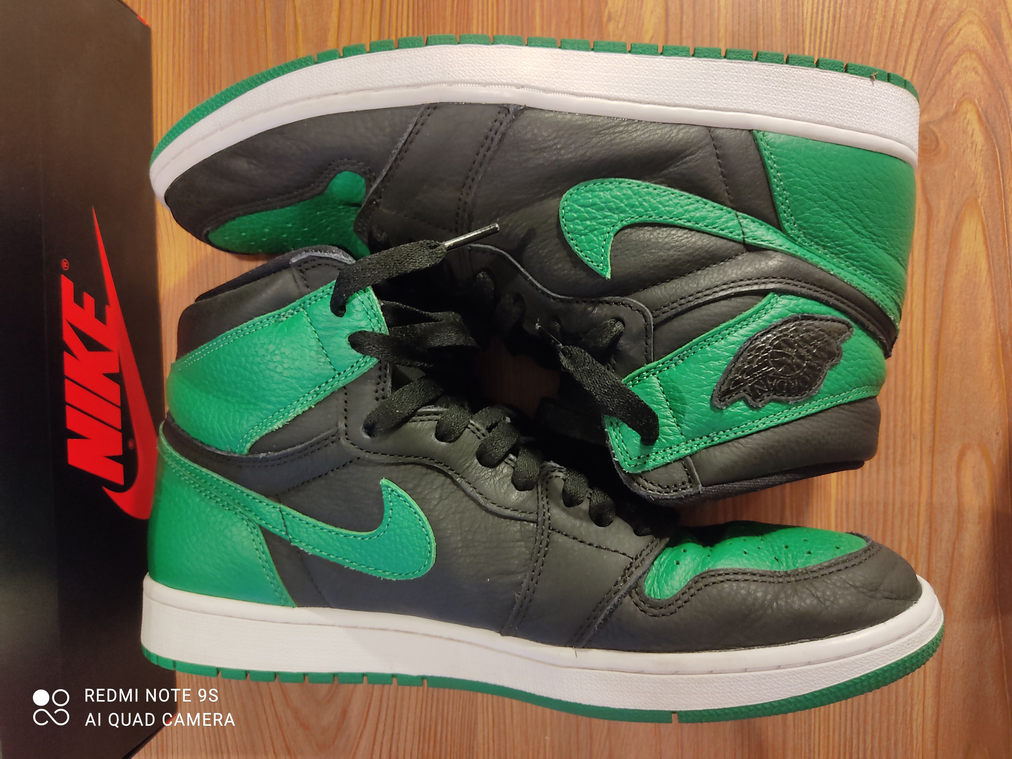 Nike Air Jordan 1 Retro High OG "Black/Pine Green" (2020)