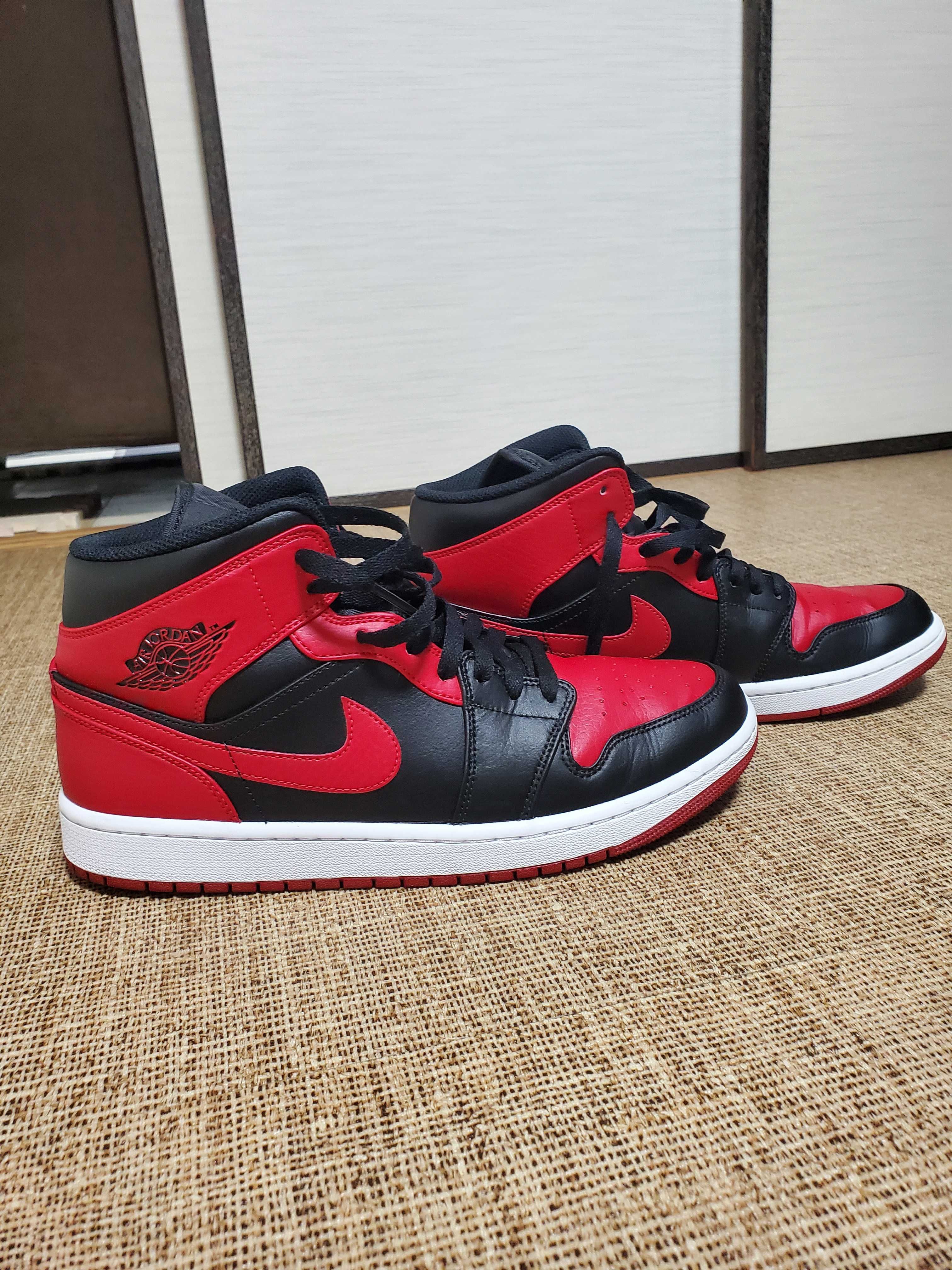 Nike Air Jordan 1 Mid "Bred"