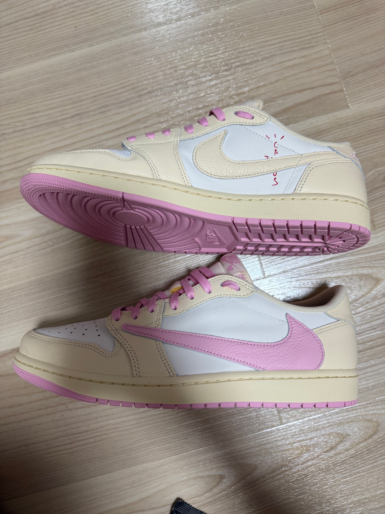 Travis Scott × Nike Air Jordan 1 Retro Low OG "Muslin/Shy Pink"