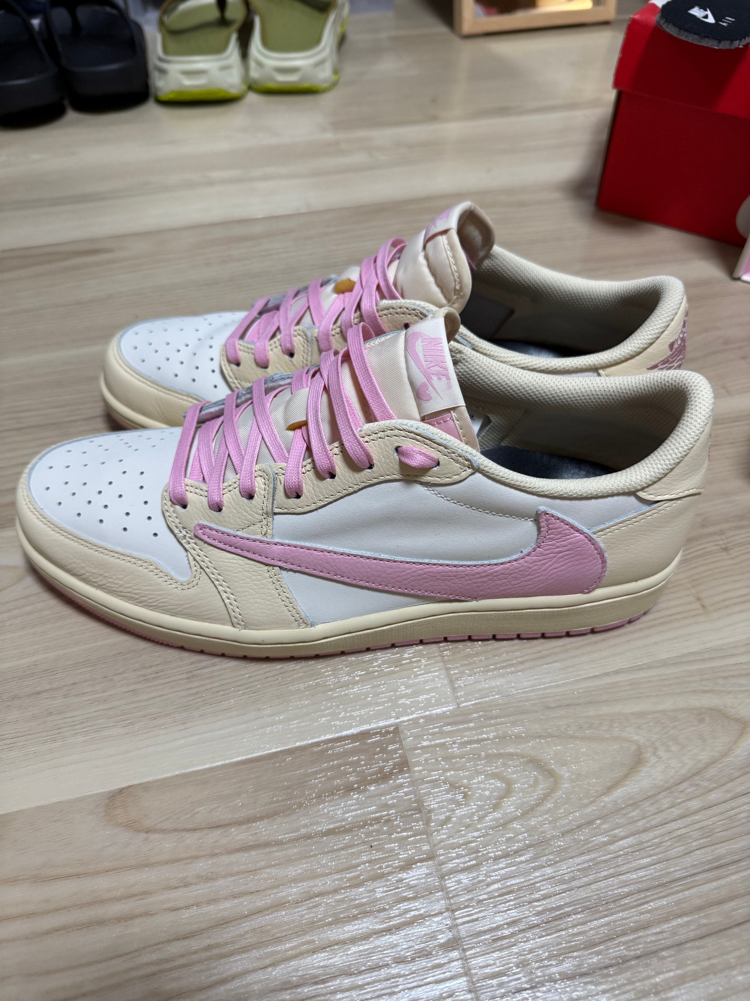 Travis Scott × Nike Air Jordan 1 Retro Low OG "Muslin/Shy Pink"