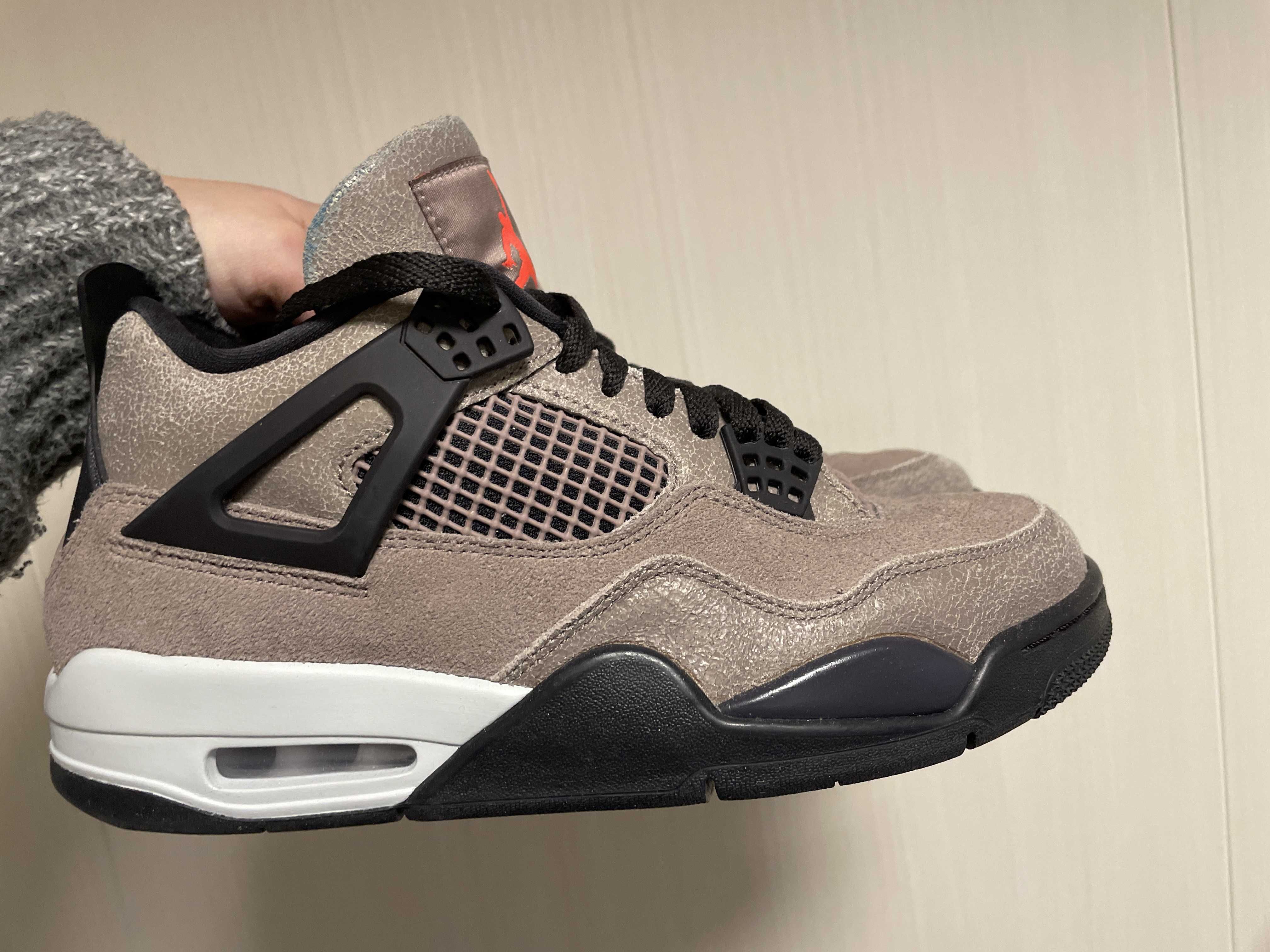Nike Air Jordan 4 "Taupe Haze"