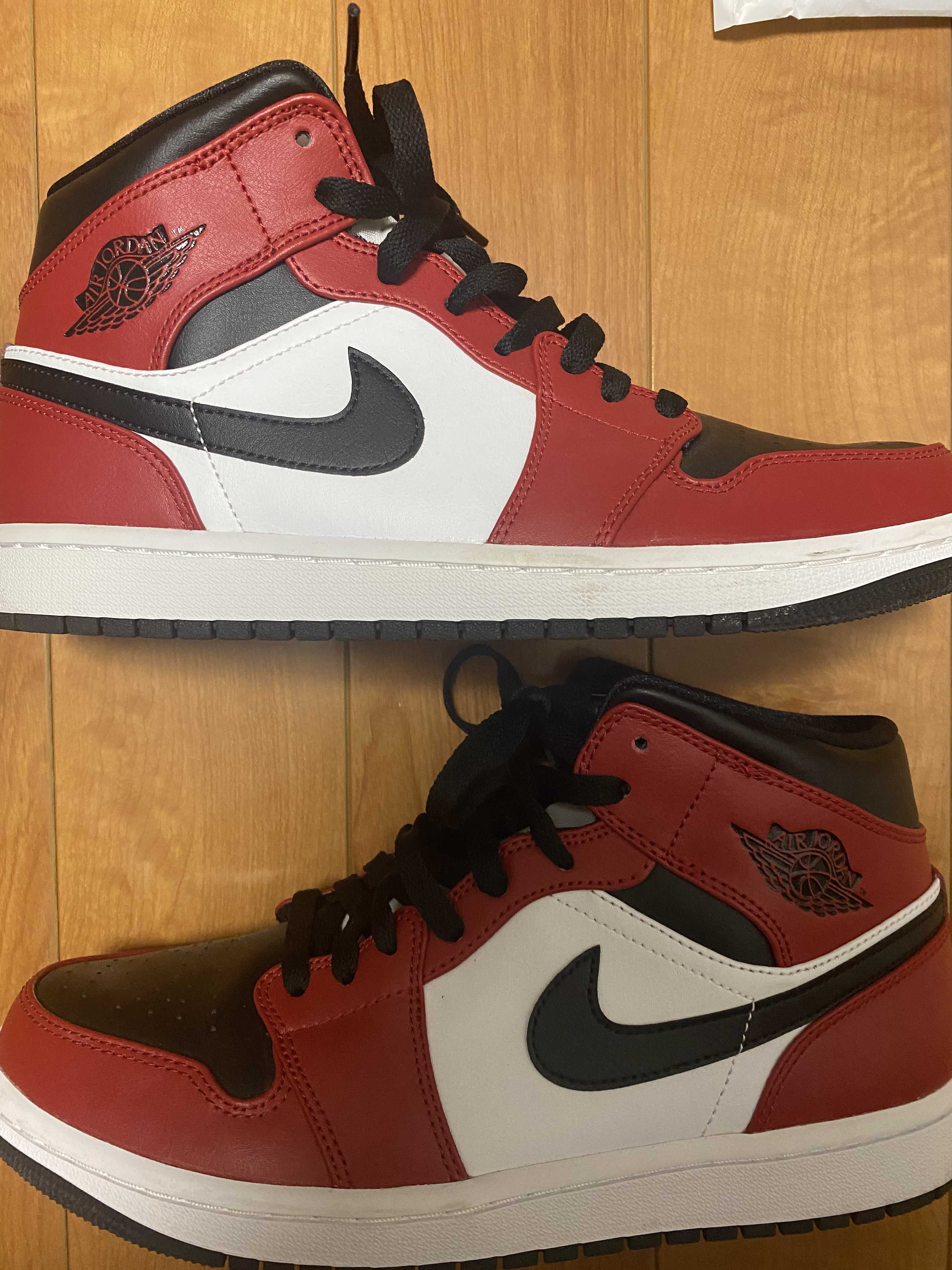 Nike Air Jordan 1 Mid "Chicago Black Toe"