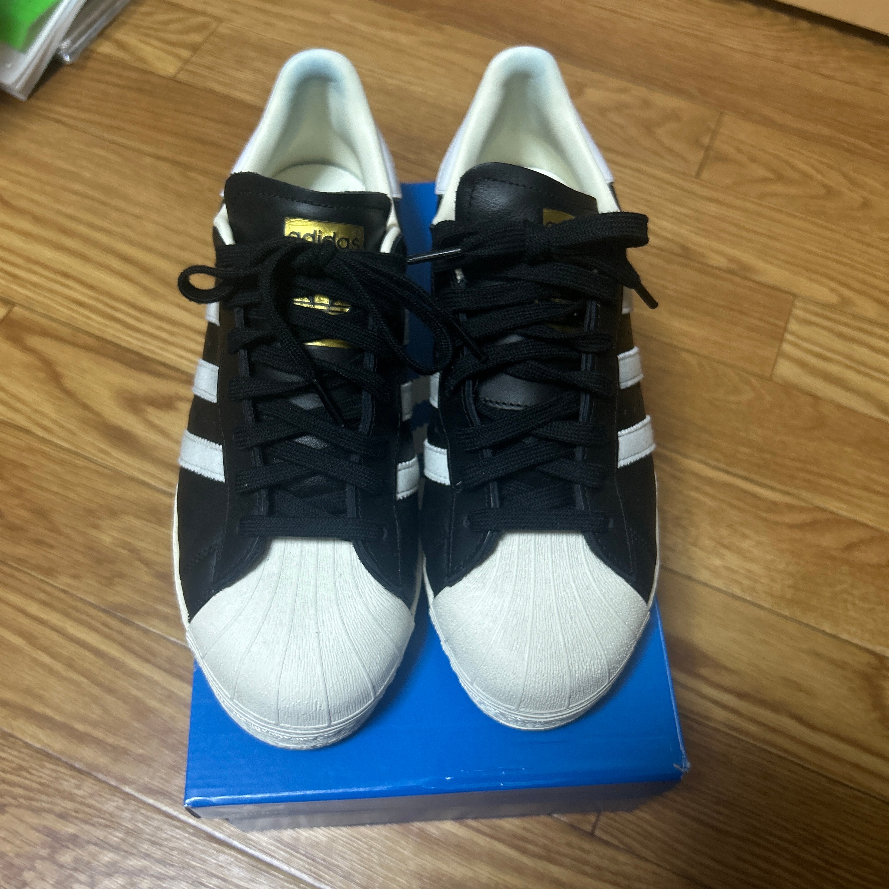 アディダス スーパースター 82 FI "コア ブラック/オフ ホワイト"