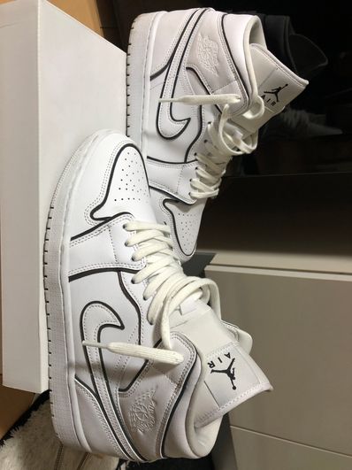 NIKE Women's AIR JORDAN 1 MID "WHITE/BLACK"