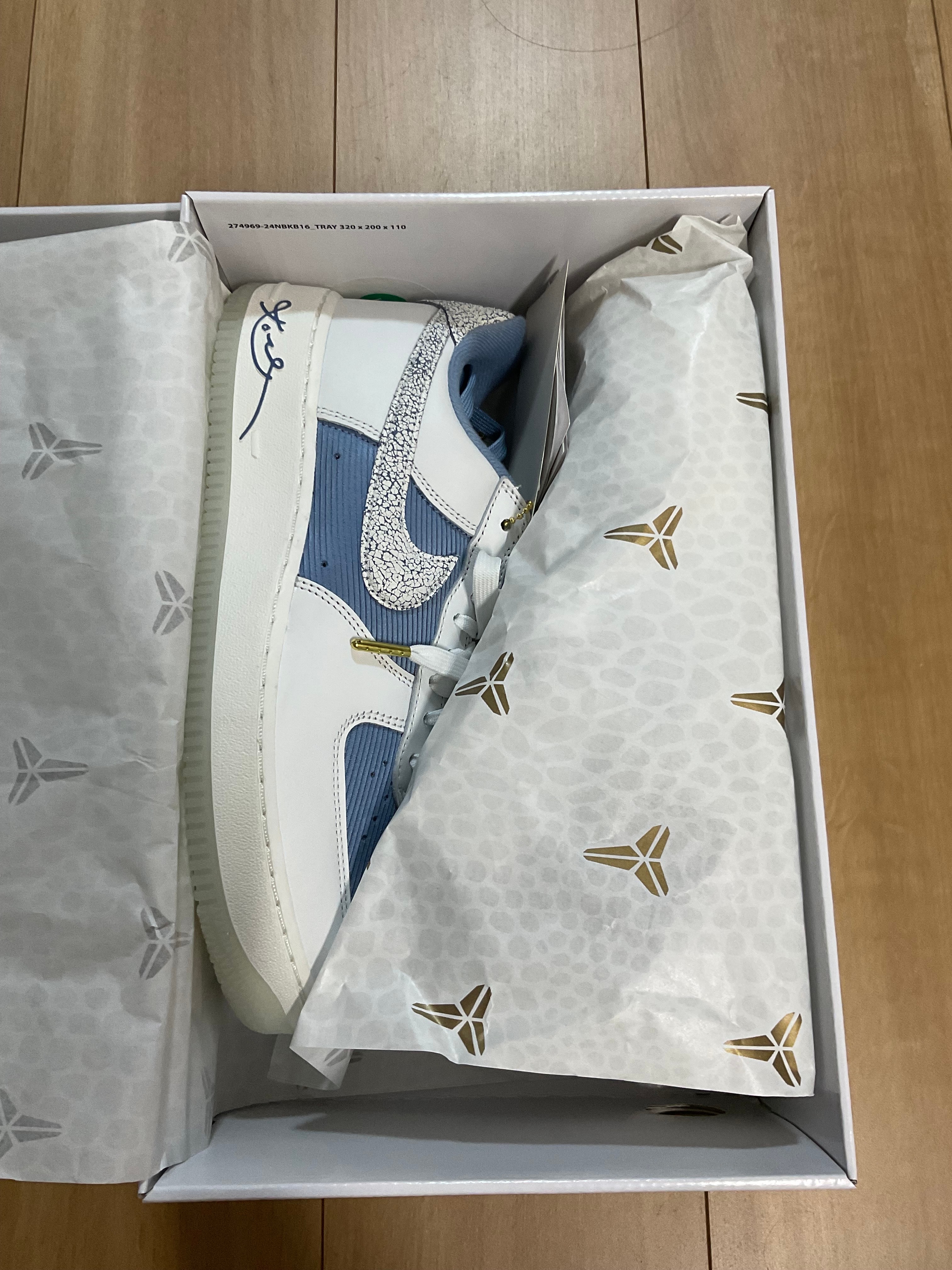 コービー・ブライアント × ナイキ エアフォース1 ロー プロトロ "シティ トゥ チャンピオンズ"