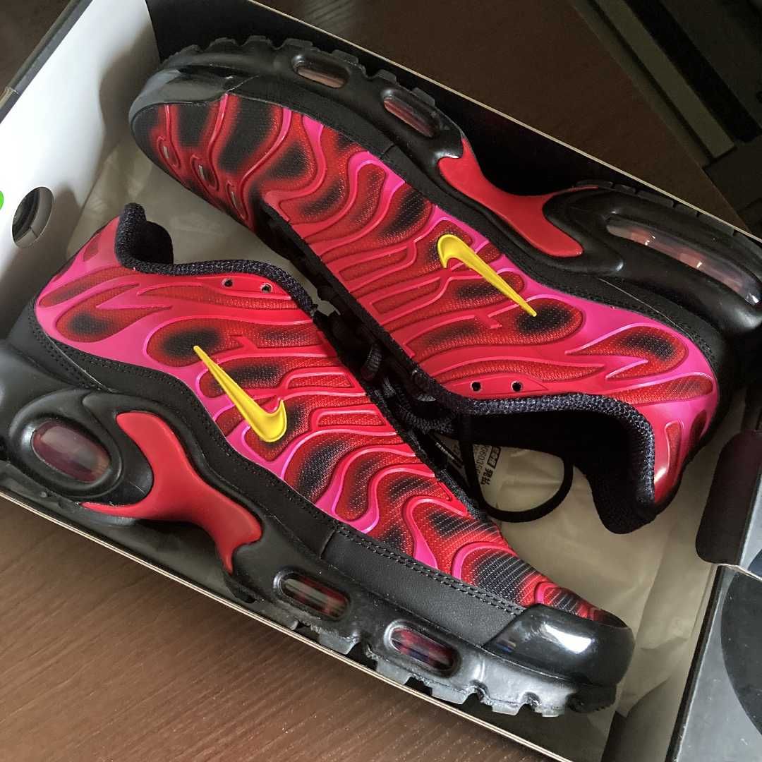 Supreme × Nike Air Max Plus "Hyper Grape"