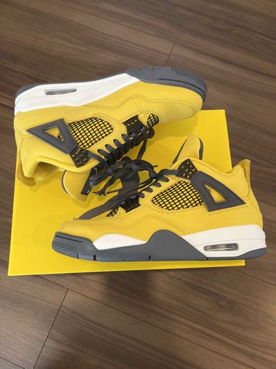 Nike Air Jordan 4 "Tour Yellow"