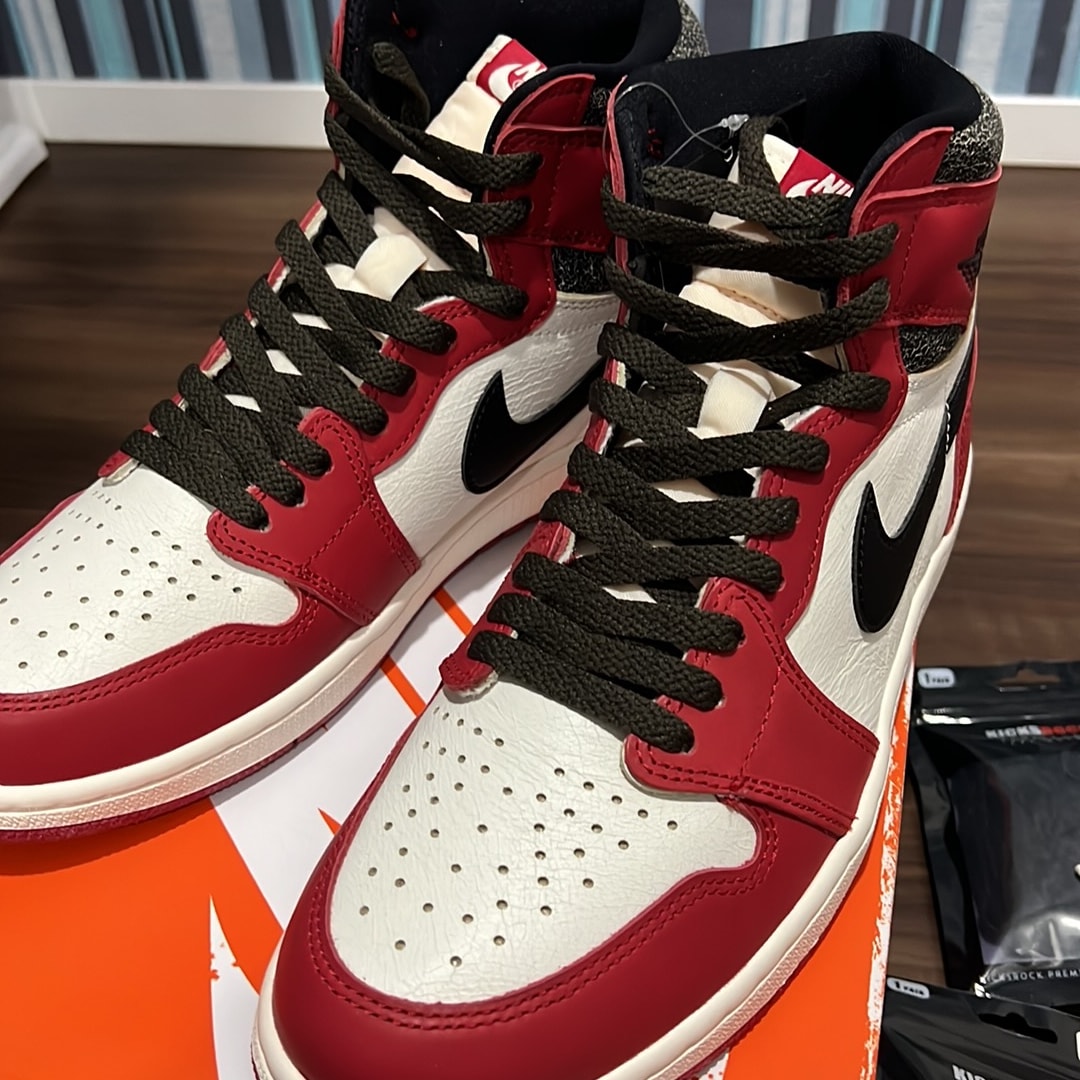 Nike Air Jordan 1 High OG "Lost & Found/Chicago"