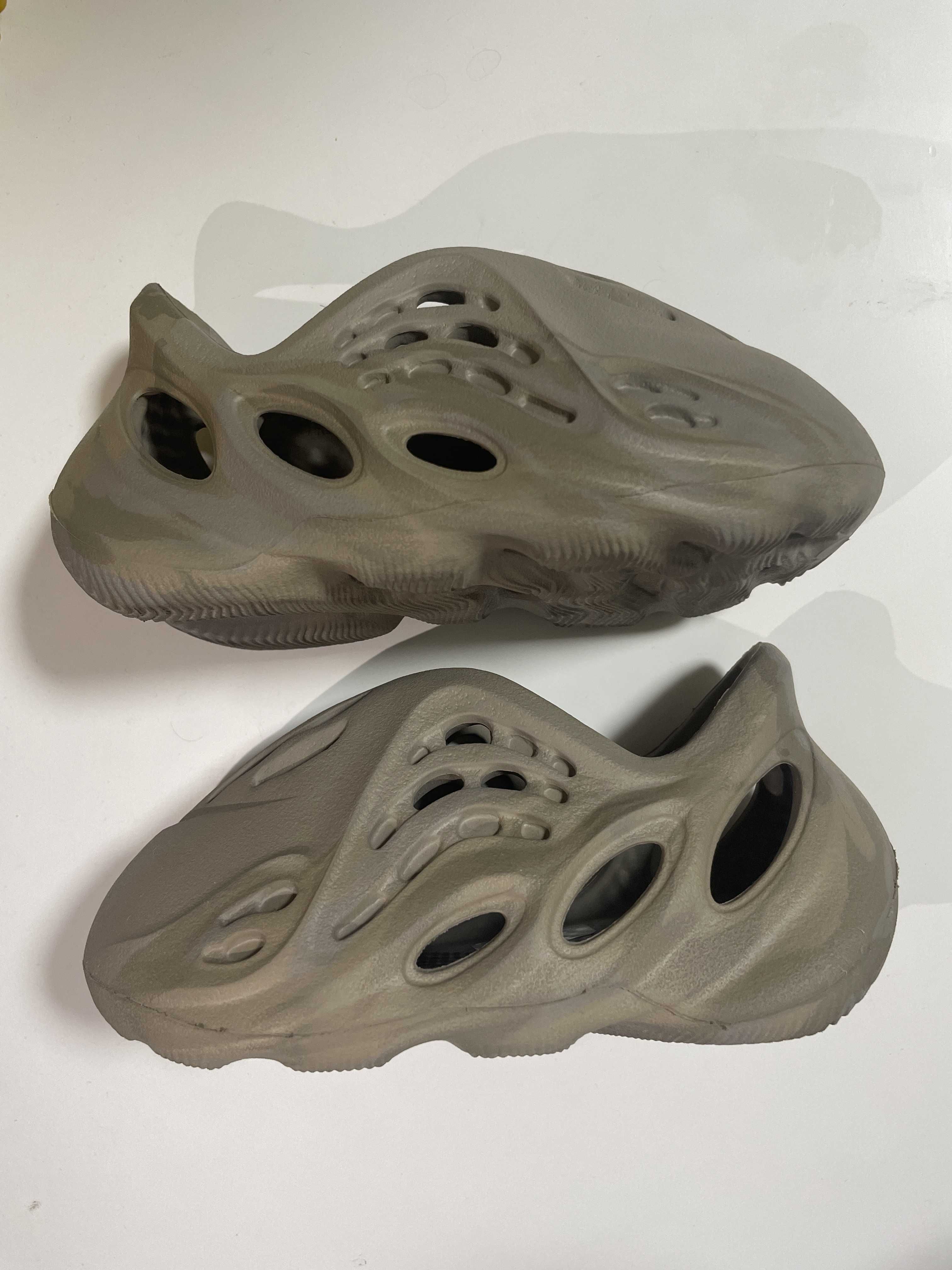 adidas INFANT YEEZY Foam Runner "Stone Sage"