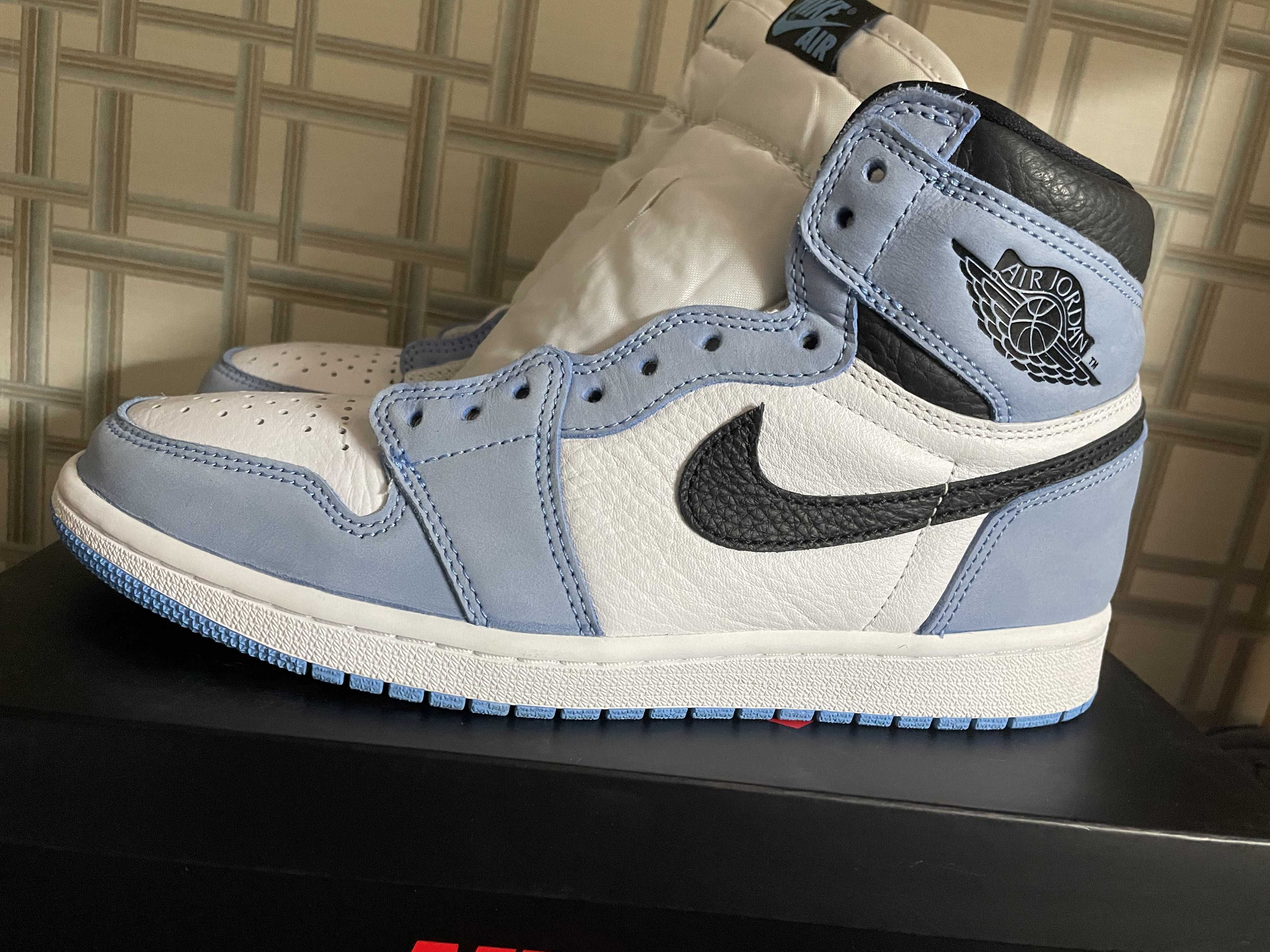 Nike Air Jordan 1 High OG "University Blue"