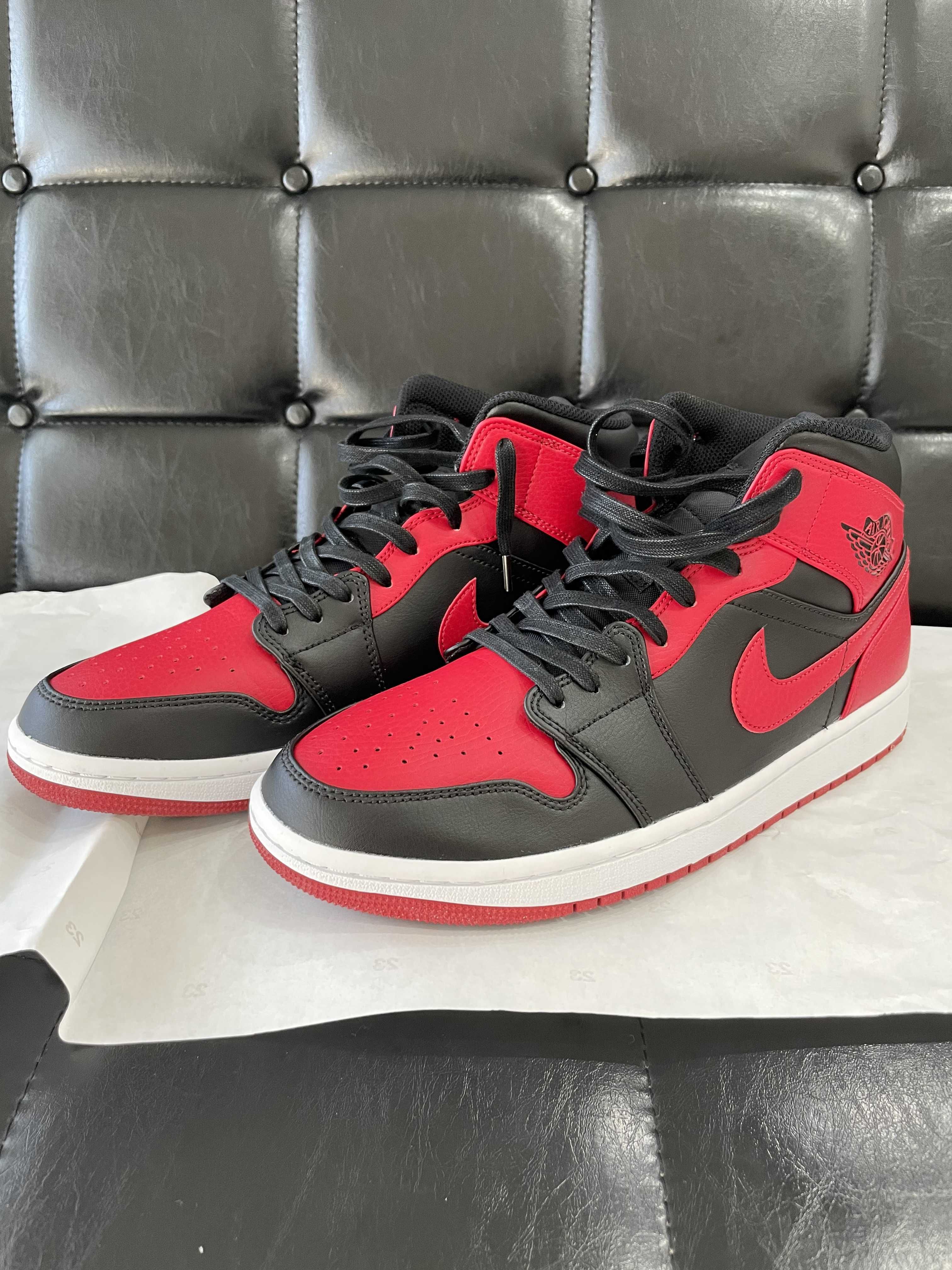 Nike Air Jordan 1 Mid "Bred"