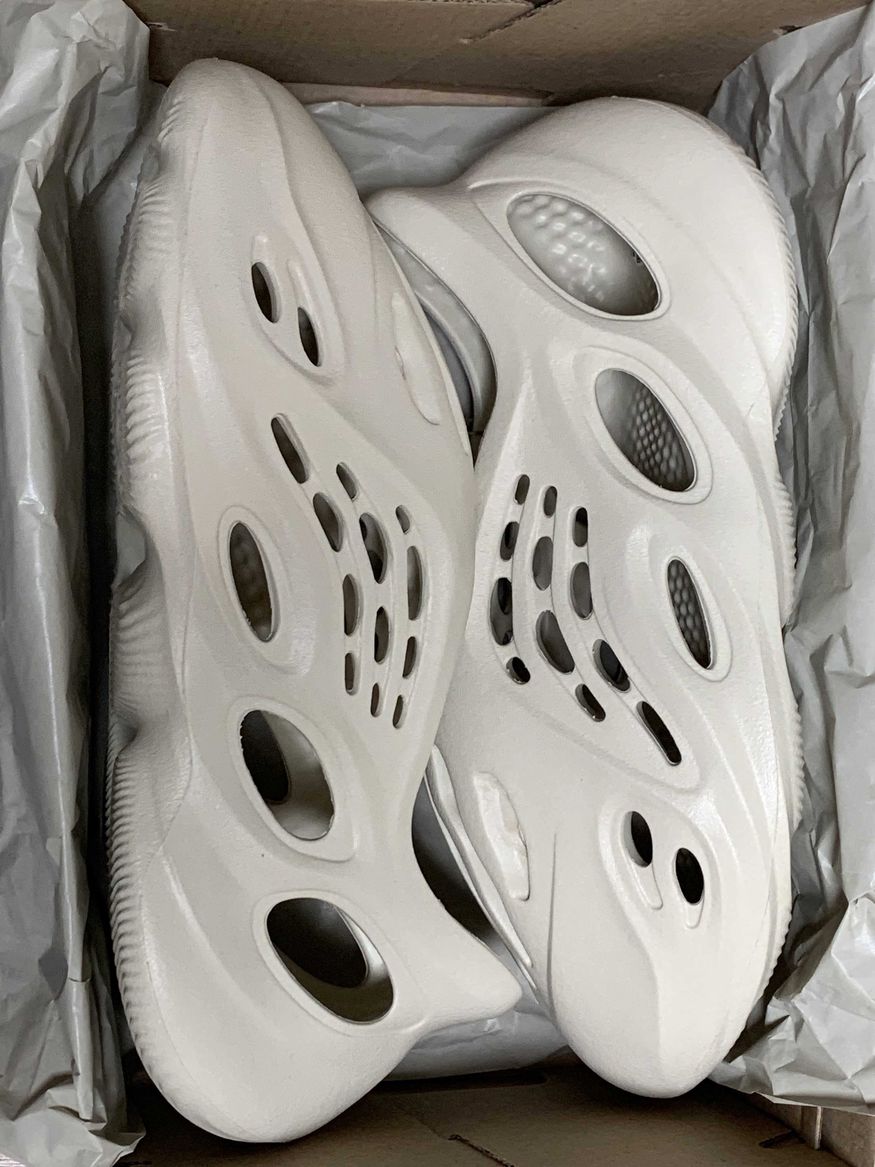 adidas YEEZY Foam Runner "Sand"