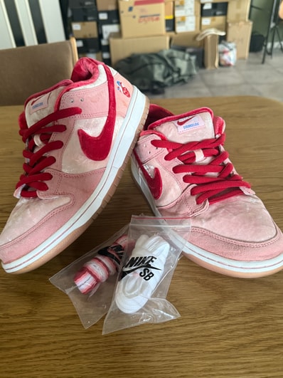 Strangelove × Nike SB Dunk Low "Valentine’s Day"