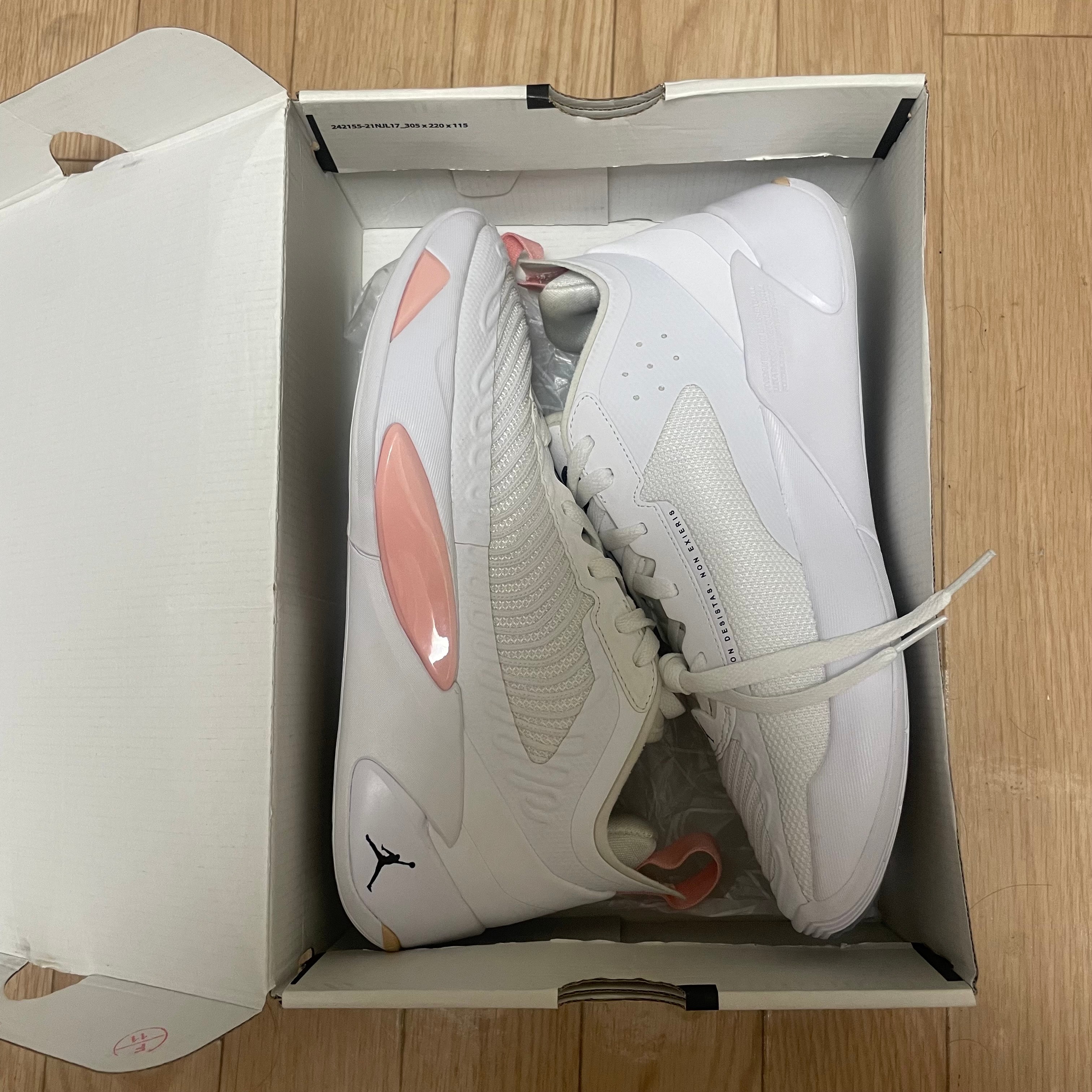 ナイキ ジョーダン ルカ1 "ホワイト/ブリーチド コーラル/セサミ/ブラック"