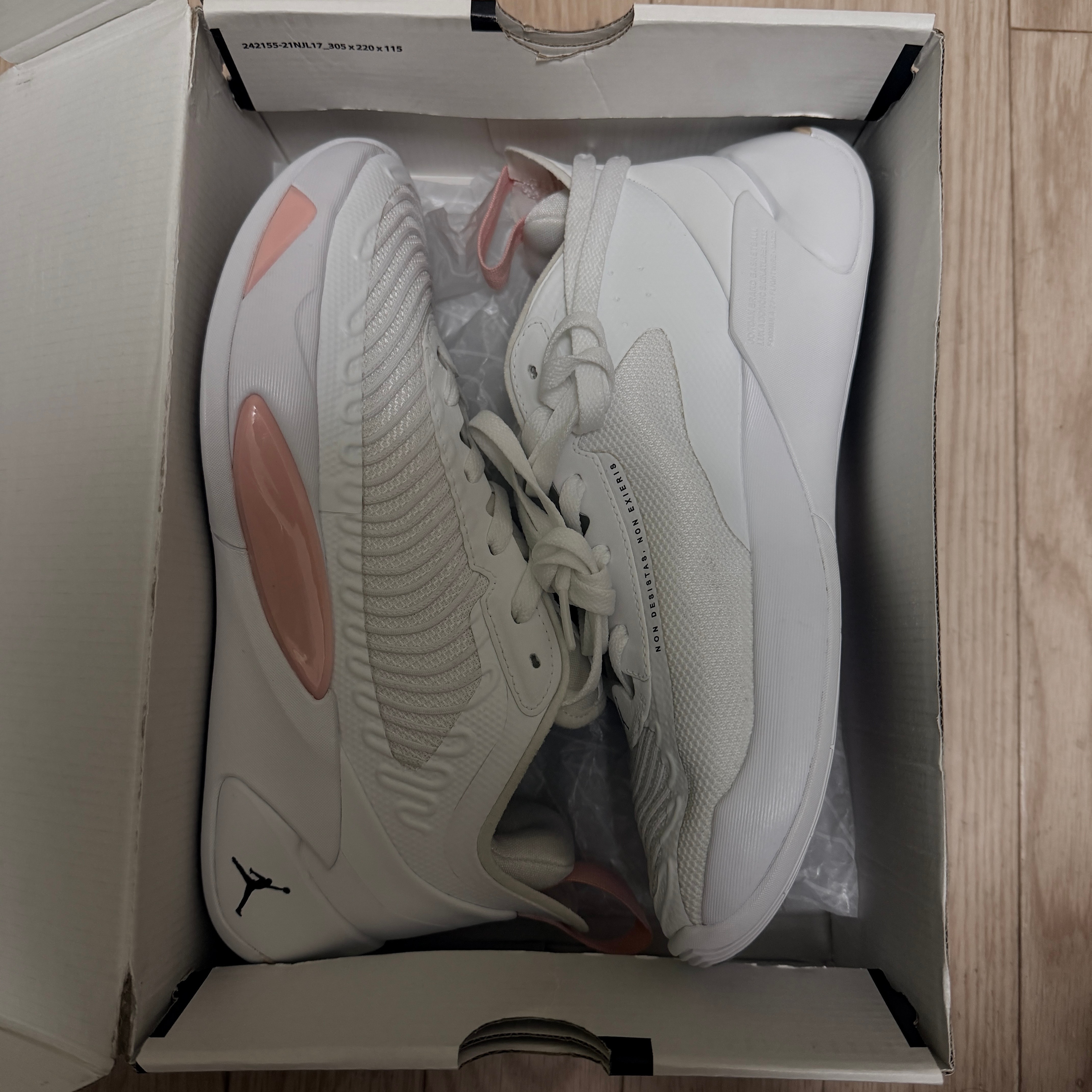 ナイキ ジョーダン ルカ1 "ホワイト/ブリーチド コーラル/セサミ/ブラック"