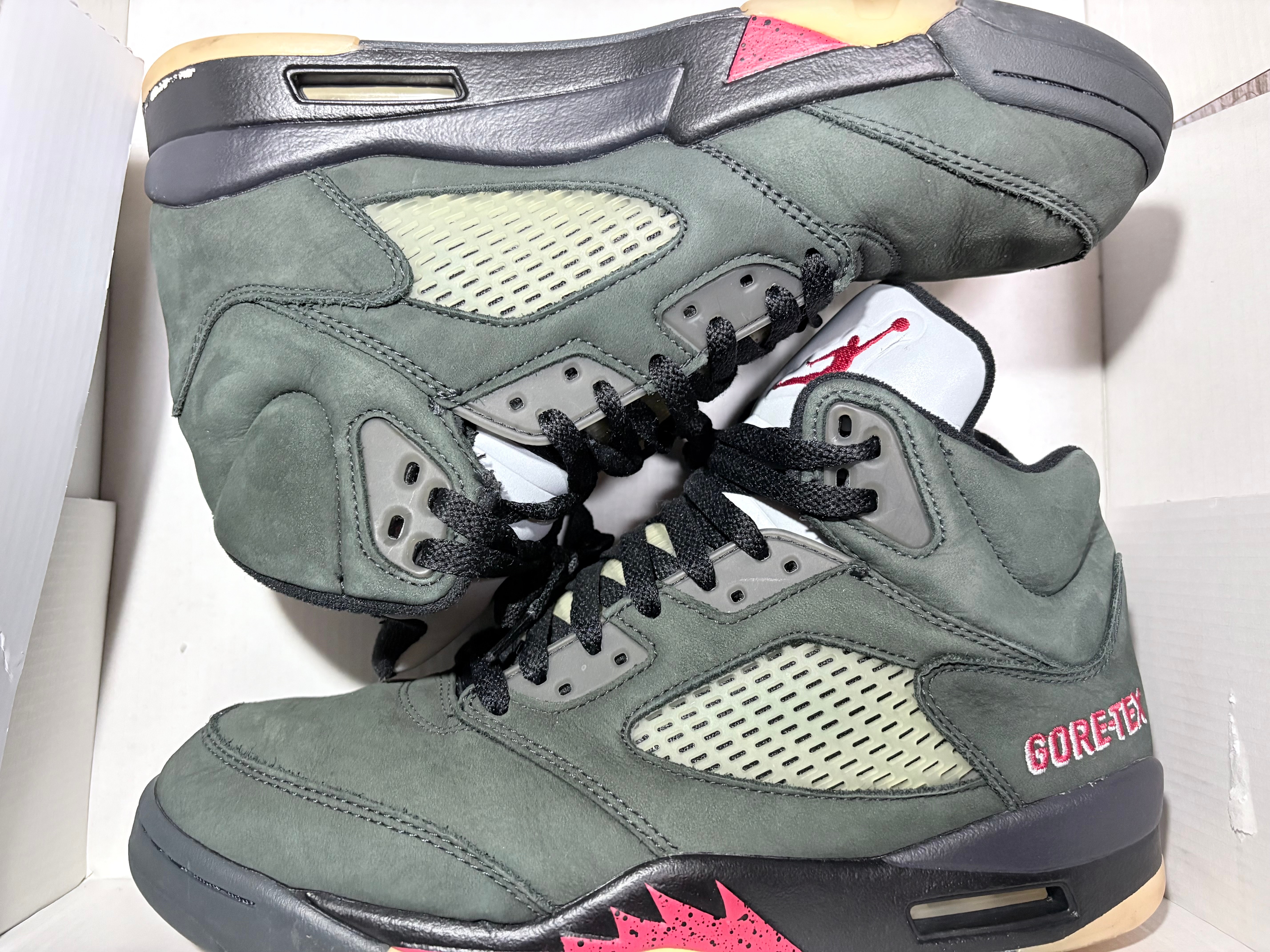 ナイキ ウィメンズ エアジョーダン5 レトロ ゴアテックス "オフノワール"