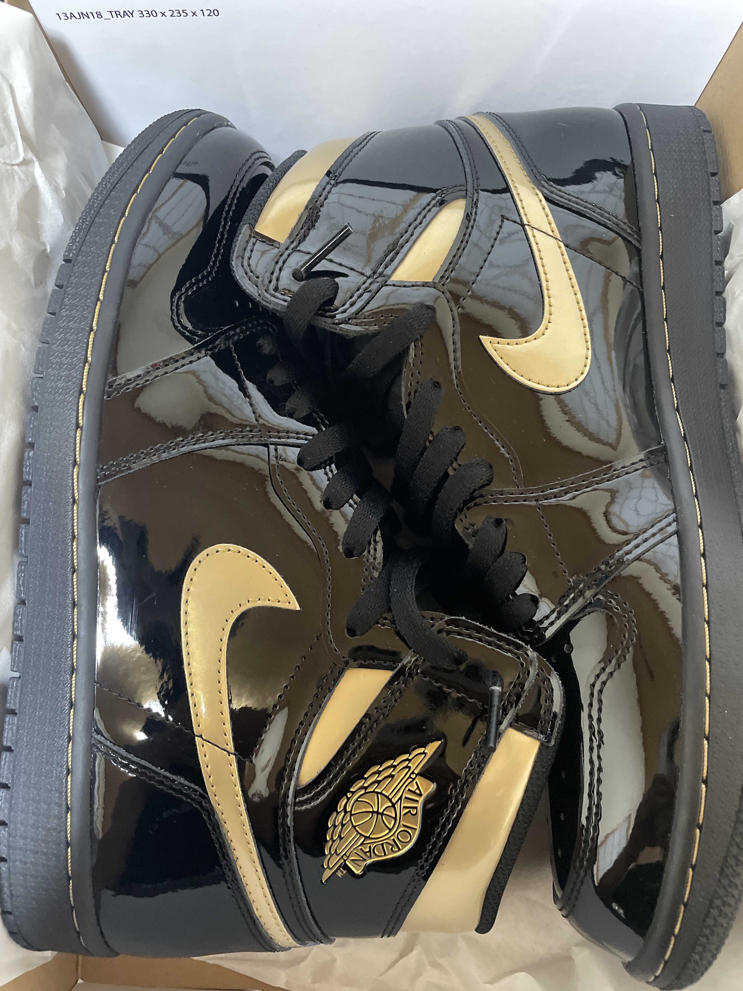 Nike Air Jordan 1 High OG "Black-Metalic Gold"