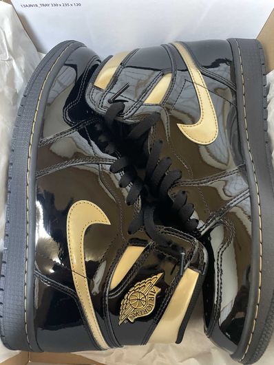 Nike Air Jordan 1 High OG "Black-Metalic Gold"