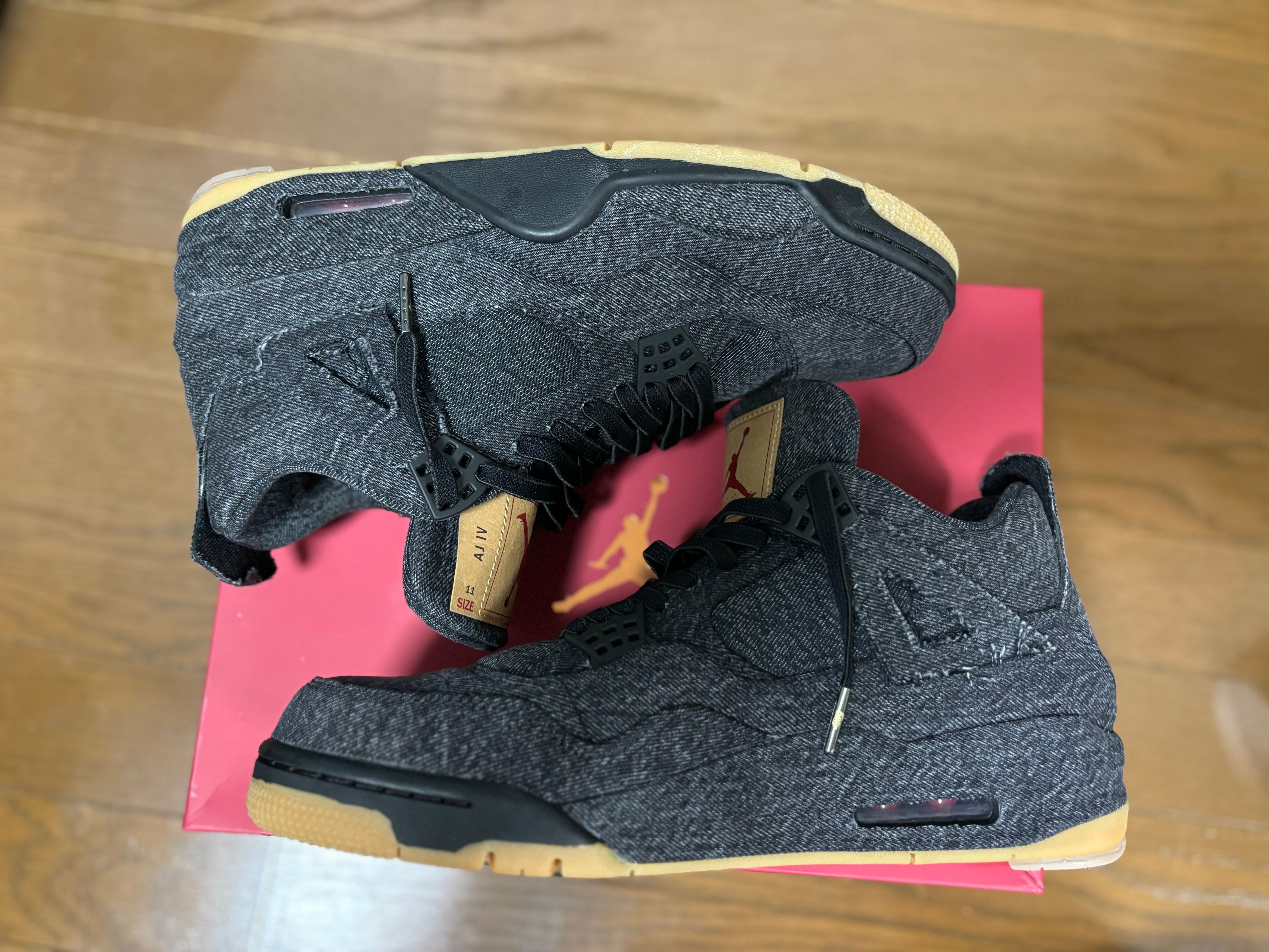 Nike × Levi's Air Jordan 4 "Black Denim" (Tag: LEVIS®)