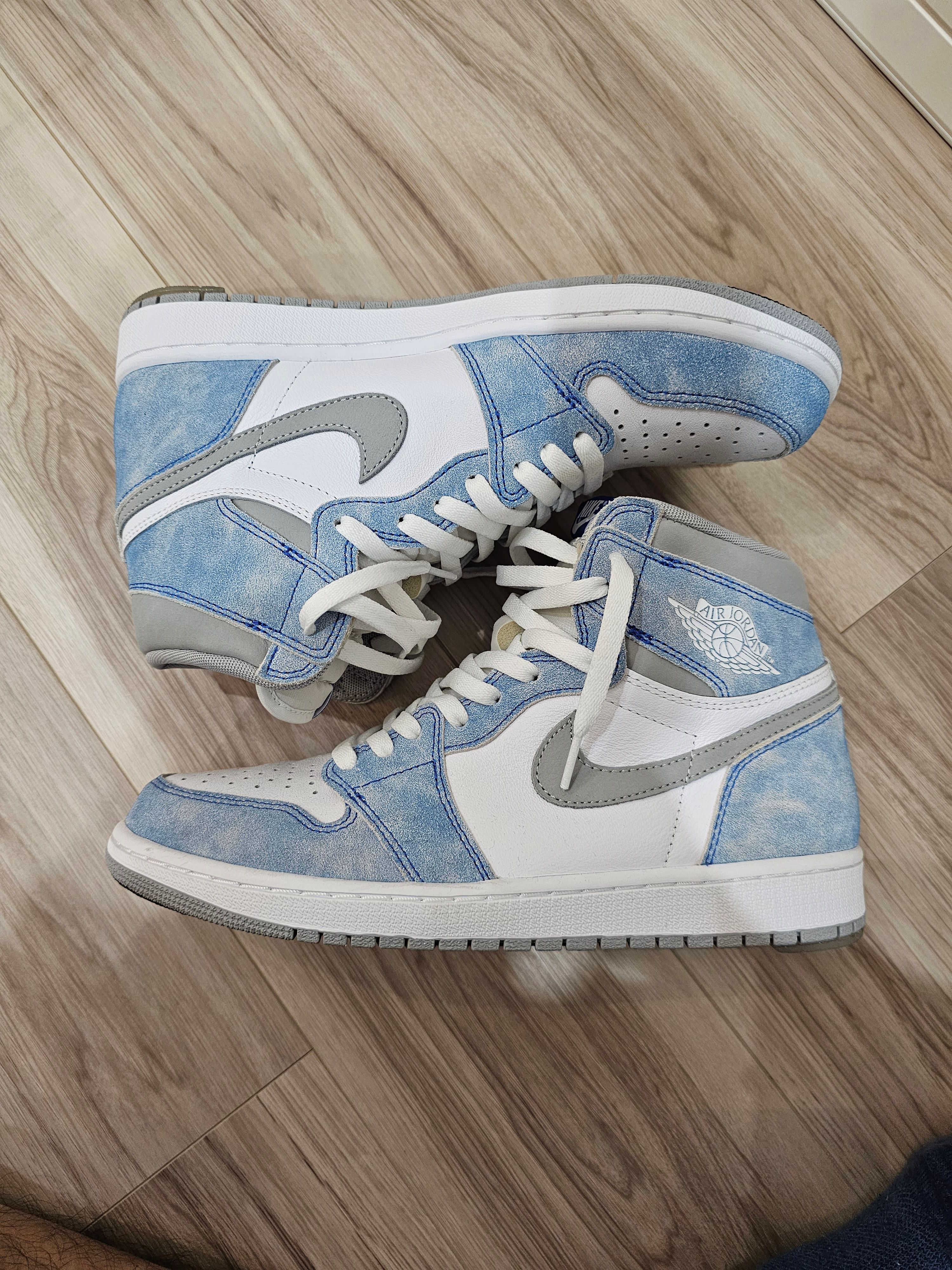 Nike Air Jordan 1 High OG "Hyper Royal"