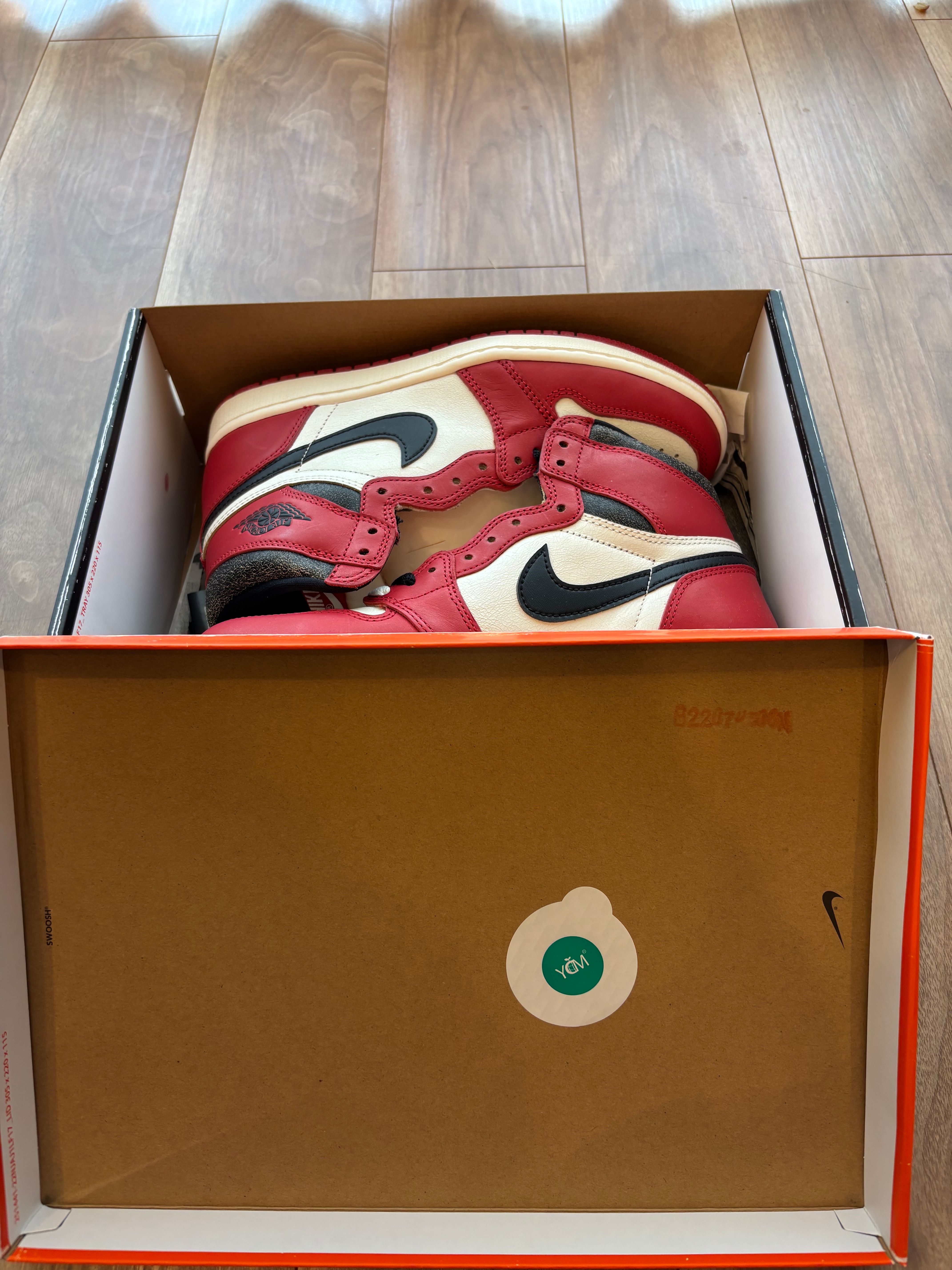 Nike Air Jordan 1 High OG "Lost & Found/Chicago"