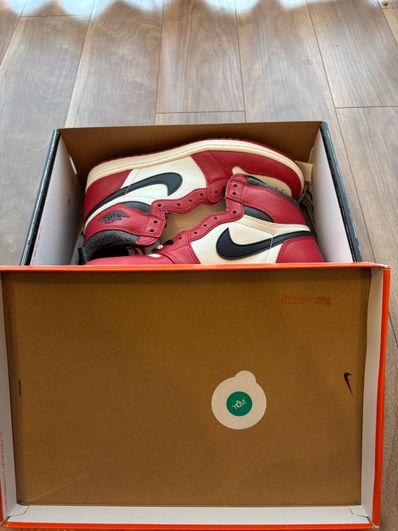 Nike Air Jordan 1 High OG "Lost & Found/Chicago"