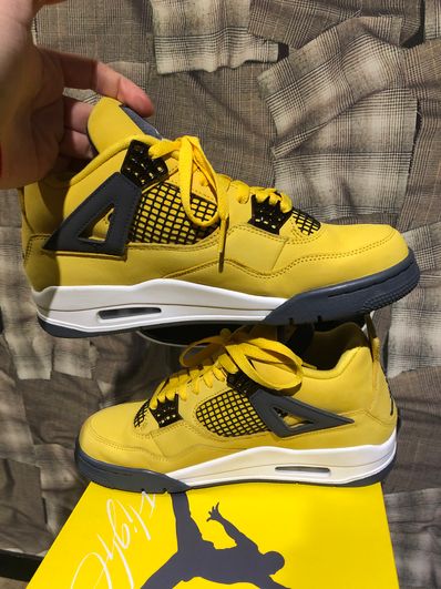 Nike Air Jordan 4 "Tour Yellow"