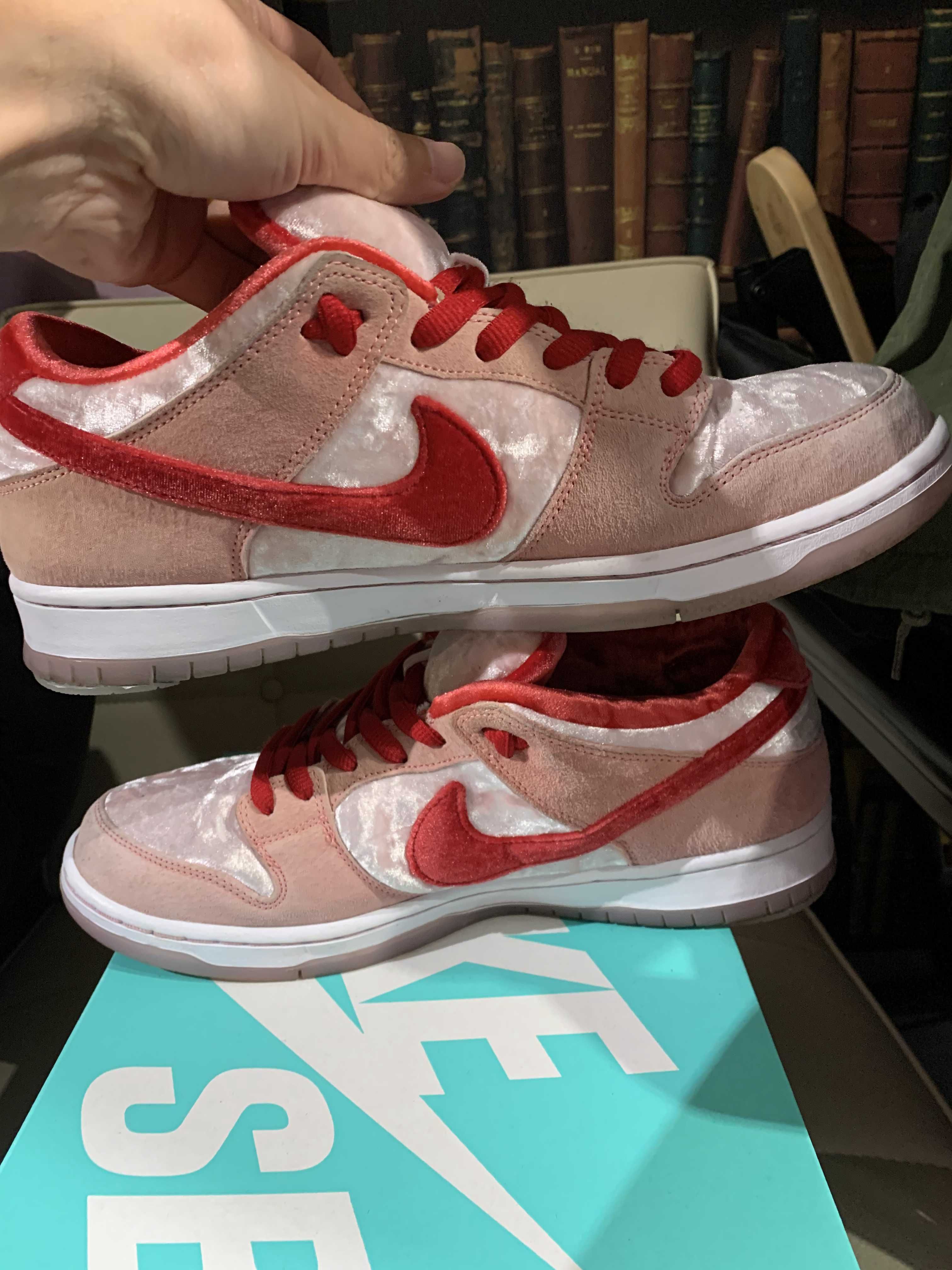 Strangelove × Nike SB Dunk Low "Valentine’s Day"