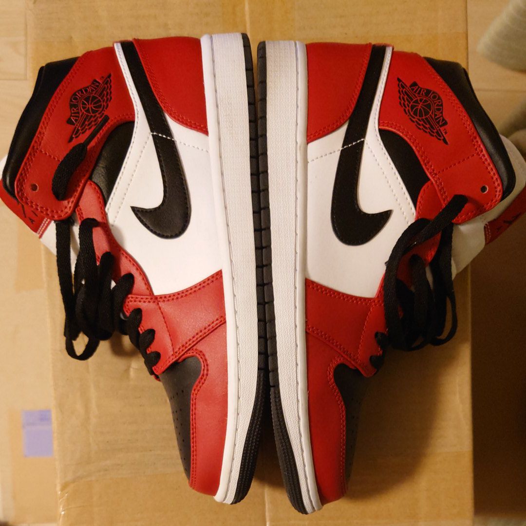 Nike Air Jordan 1 Mid "Chicago Black Toe"