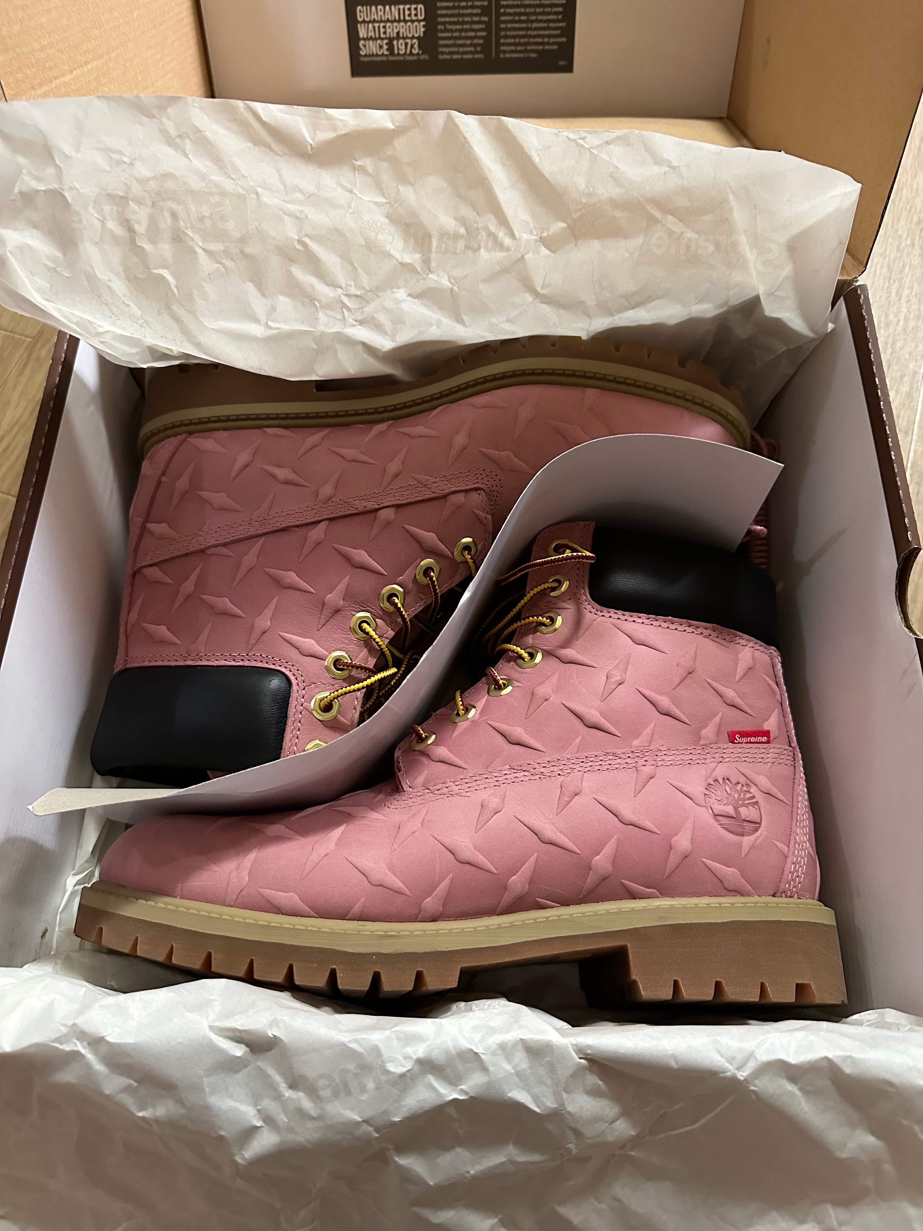 Supreme × Timberland Diamond Plate 6inch Premium Waterproof Boot "Pink"