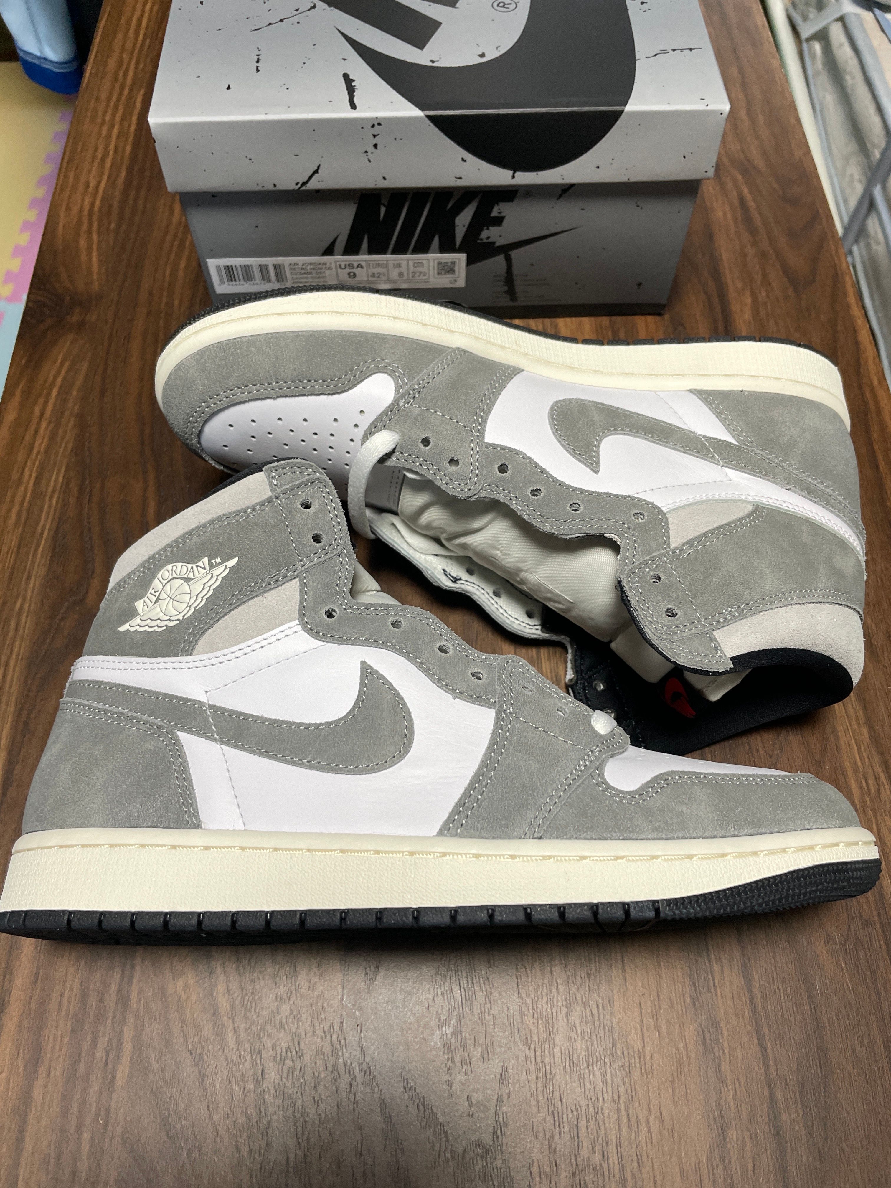 Nike Air Jordan 1 Retro High OG "Black and Smoke Grey"