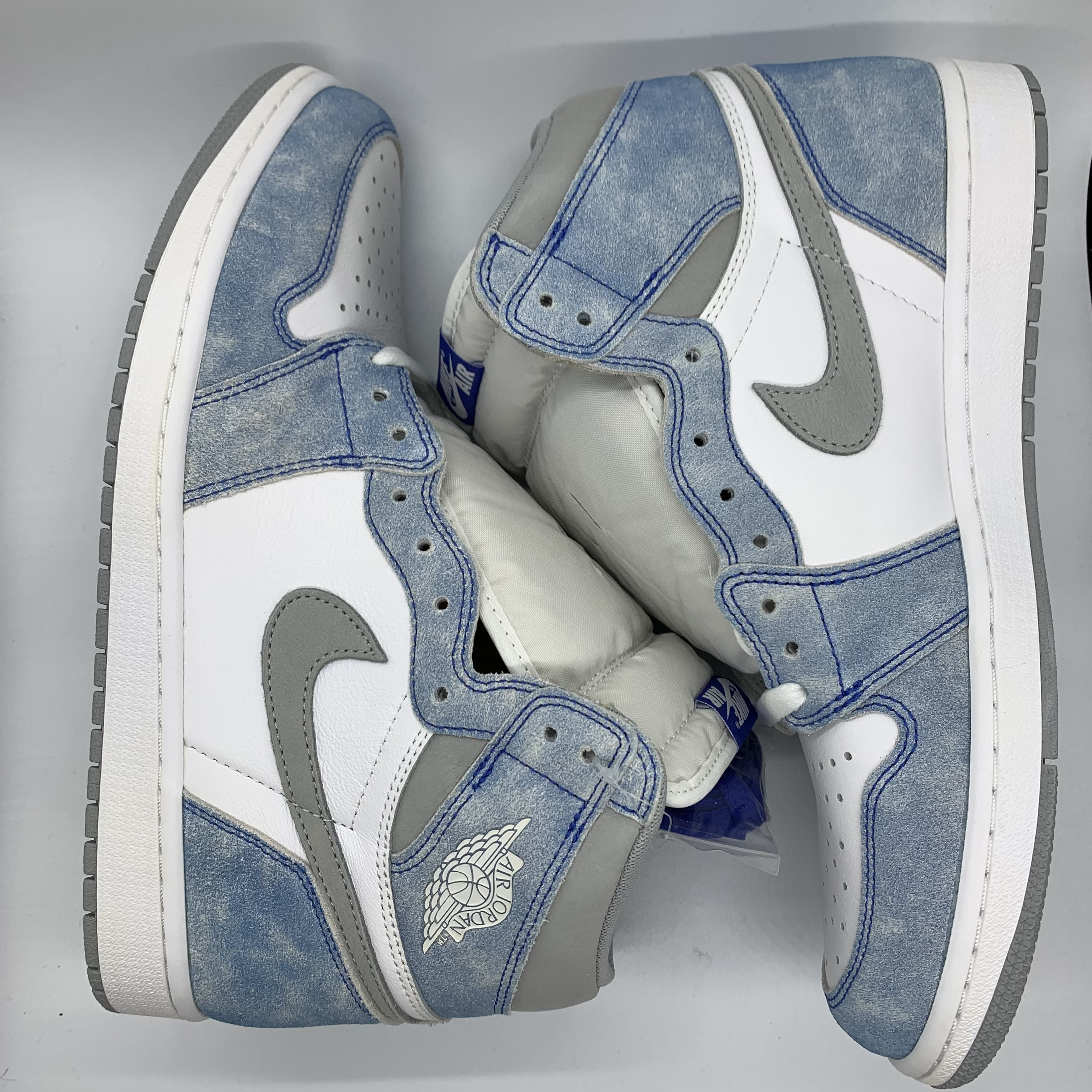 Nike Air Jordan 1 High OG "Hyper Royal"