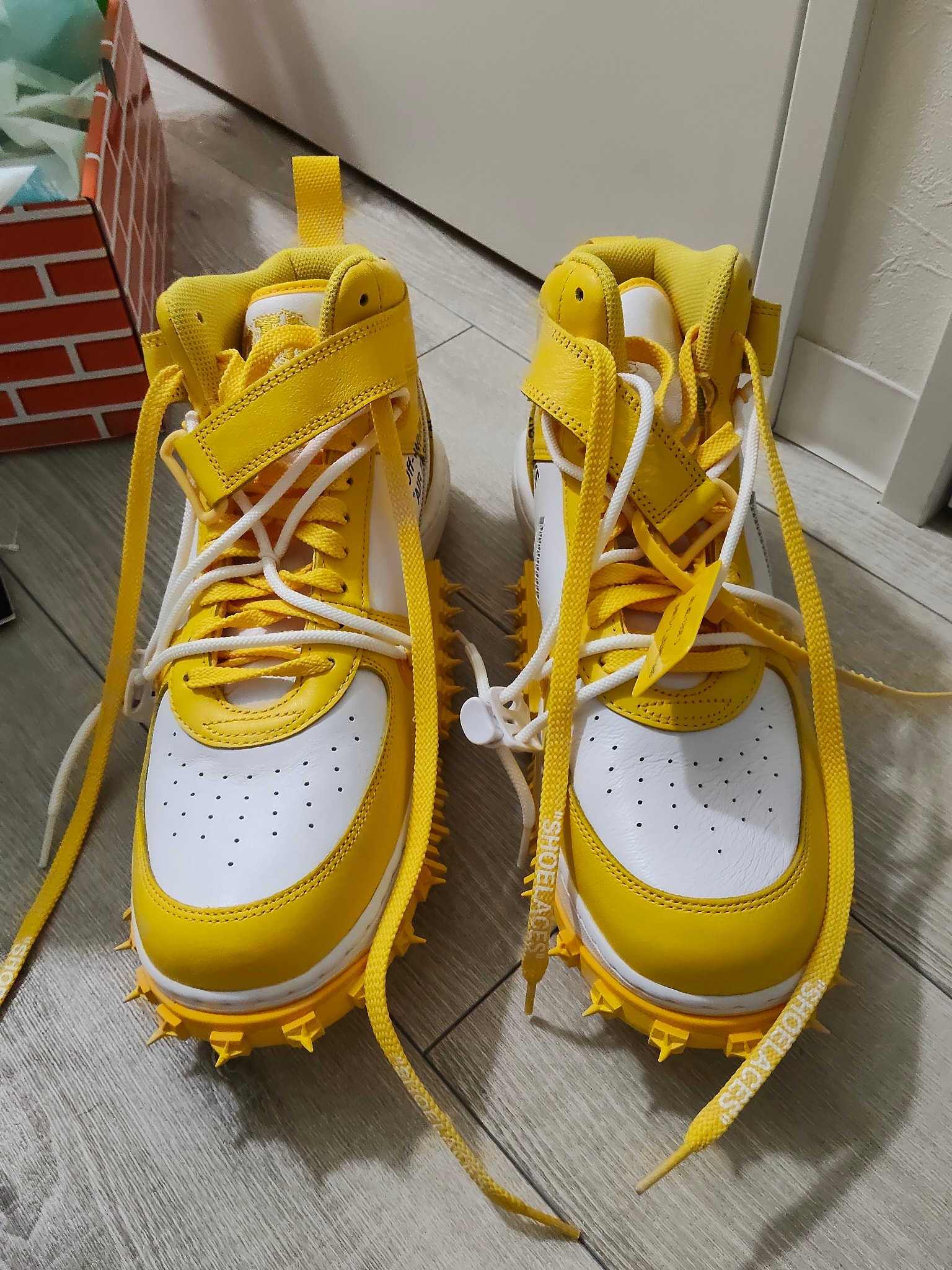 Off-White × Nike Air Force 1 Mid SP LTHR "White and Varsity Maize"
