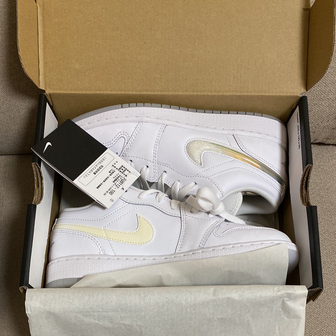 Nike GS Air Jordan 1 Low SE "White/Summit White/Ice Blue"