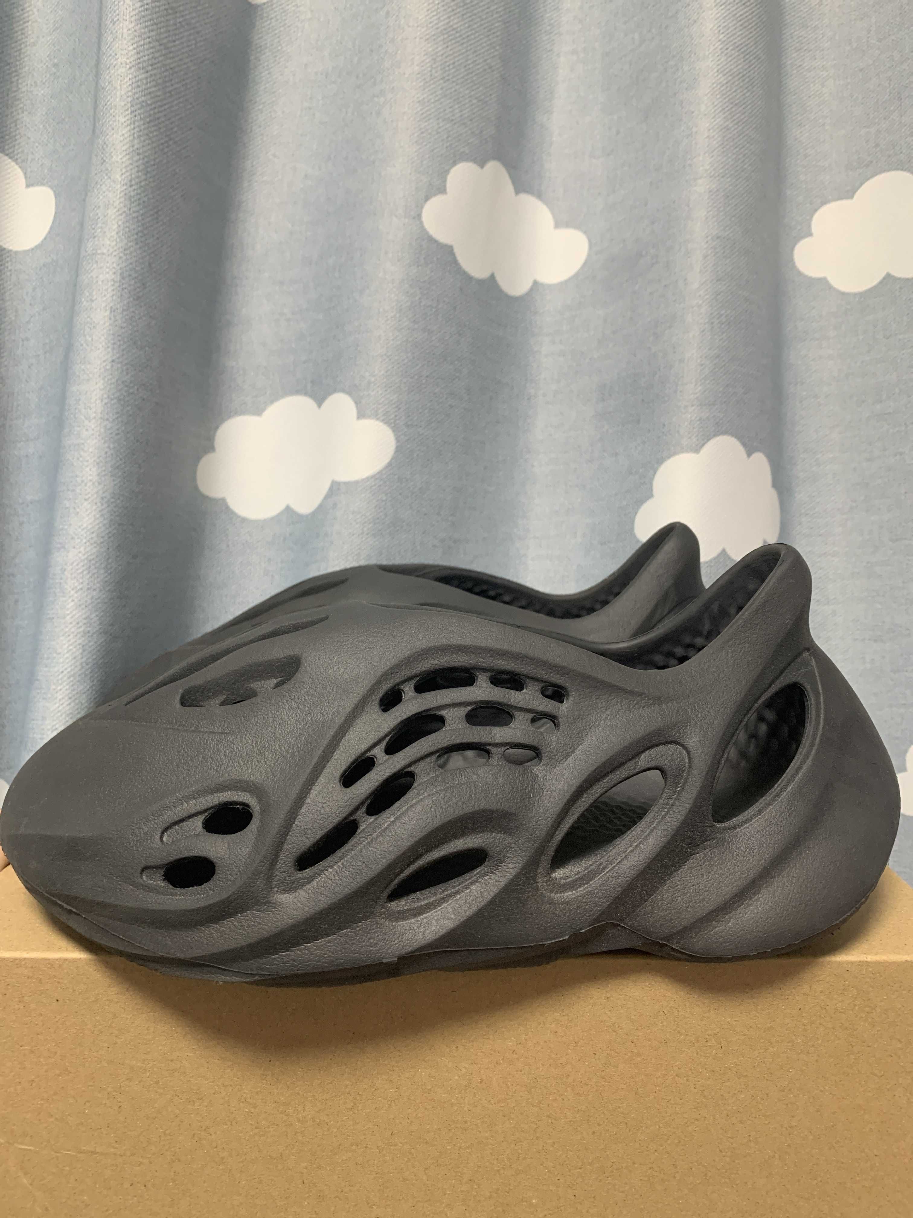 adidas YEEZY Foam Runner "Onyx"