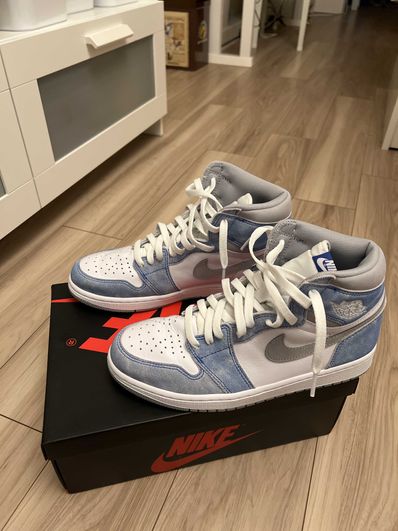 Nike Air Jordan 1 High OG "Hyper Royal"