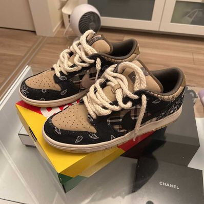 Travis Scott × Nike SB Dunk Low "Black/Parachute Beige"