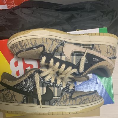 Travis Scott × Nike SB Dunk Low "Black/Parachute Beige"