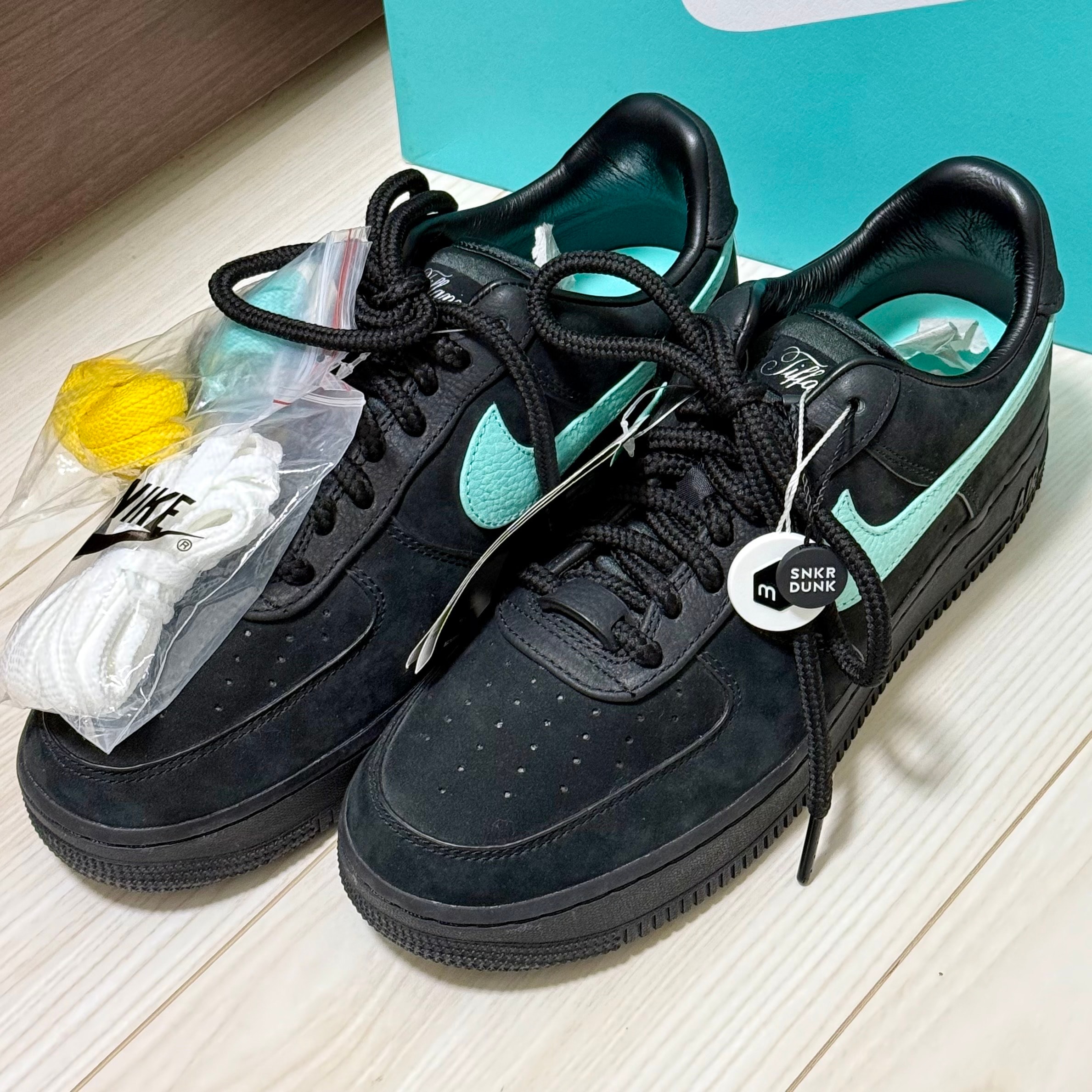 ティファニー × ナイキ エアフォース1 ロー "1837"