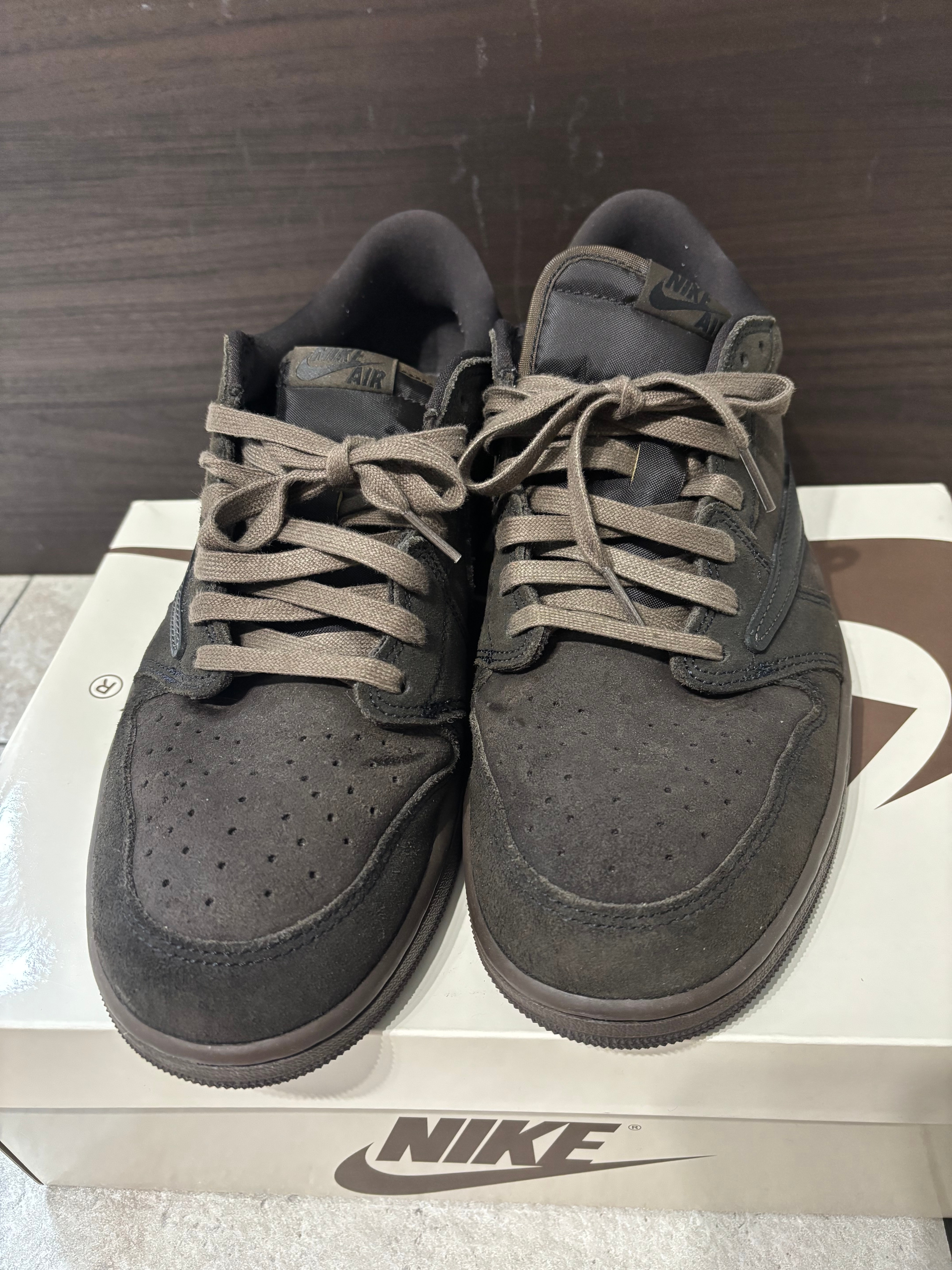 トラヴィススコット × ナイキ エアジョーダン1 ロー OG SP "ベルベットブラウン アンド ダークモカ"