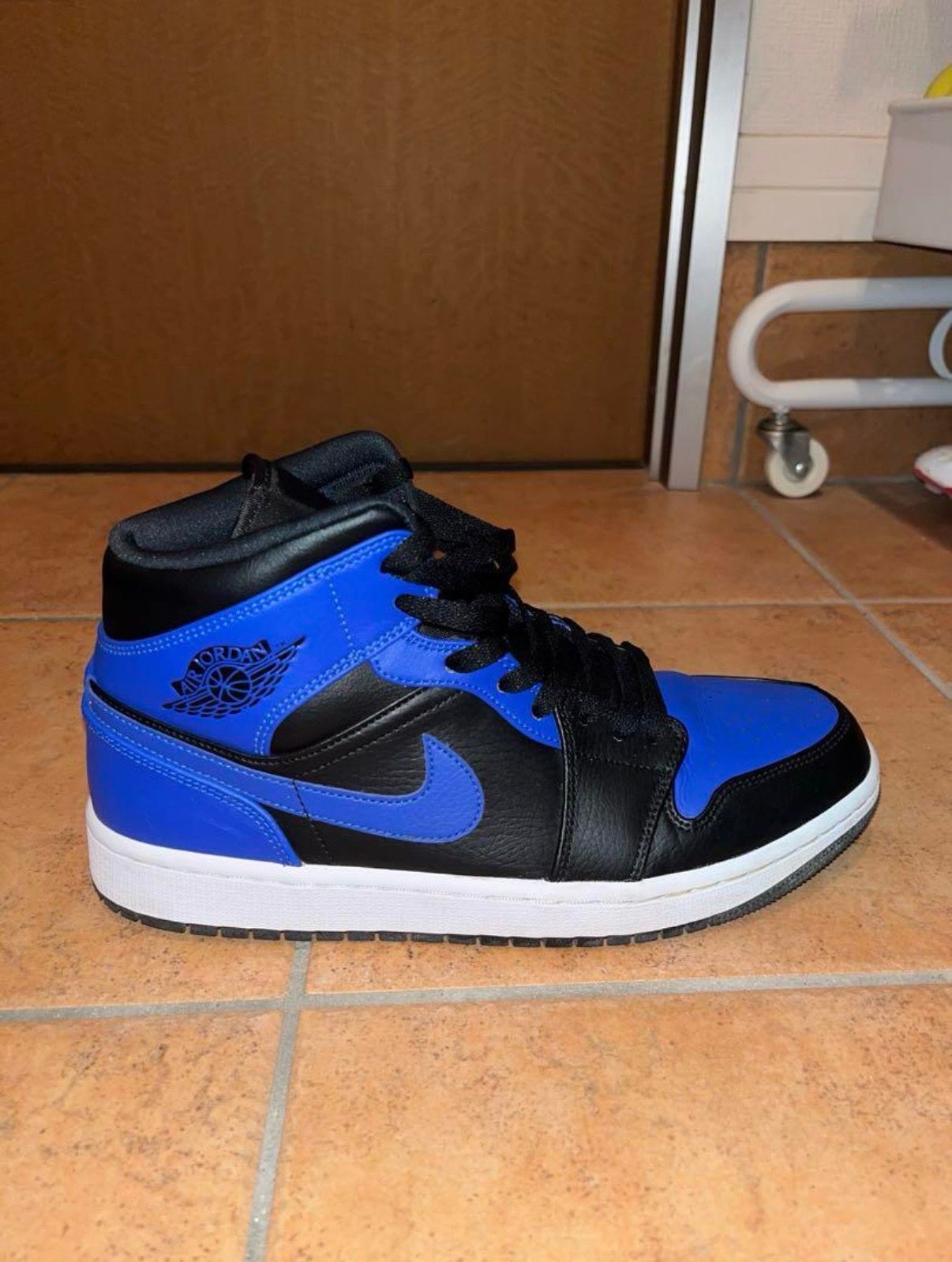 Nike Air Jordan 1 Mid "Hyper Royal"