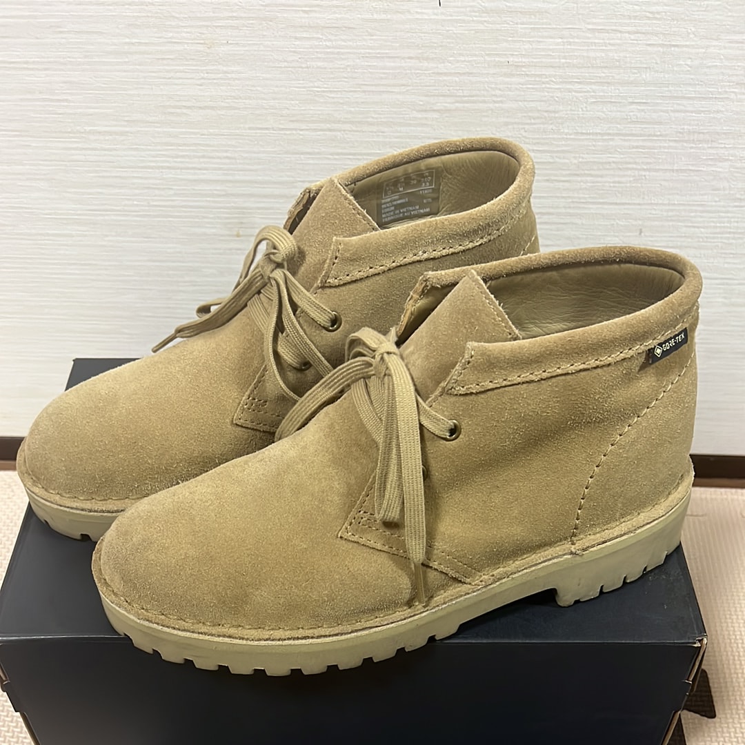 BEAMS × Clarks Desert Boot GORE-TEX "Oakwood Suede"