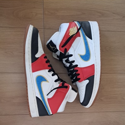 Nike Women's Air Jordan 1 Mid "Metallic Gold Hardware"