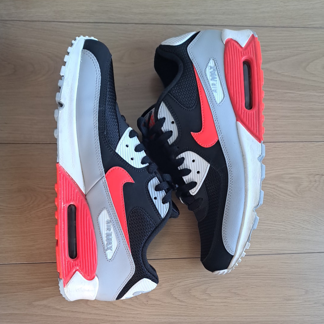 Nike Air Max 90 "Black/Bright Crimson"
