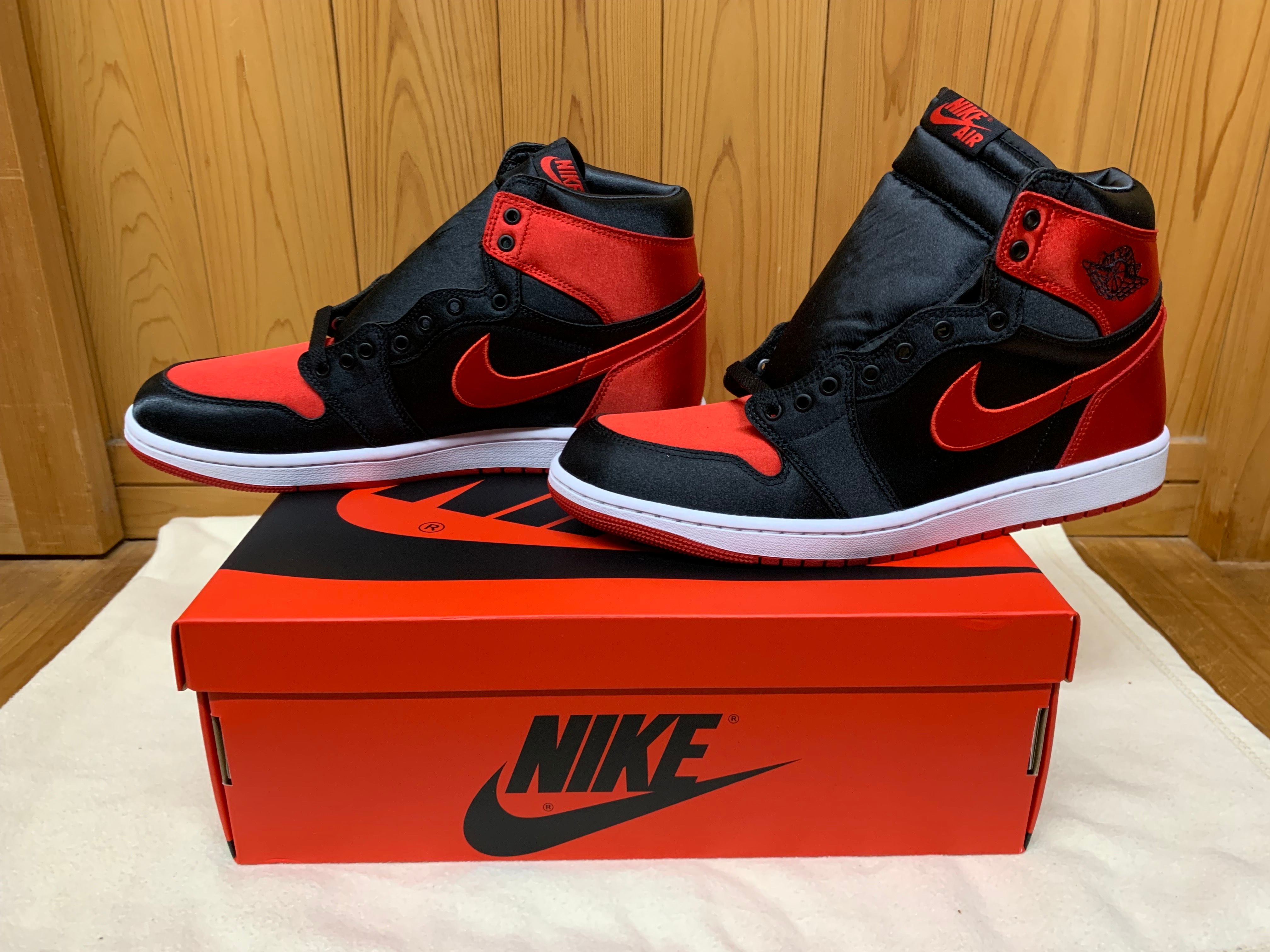 Nike Women's Air Jordan 1 Retro High OG "Satin Bred"